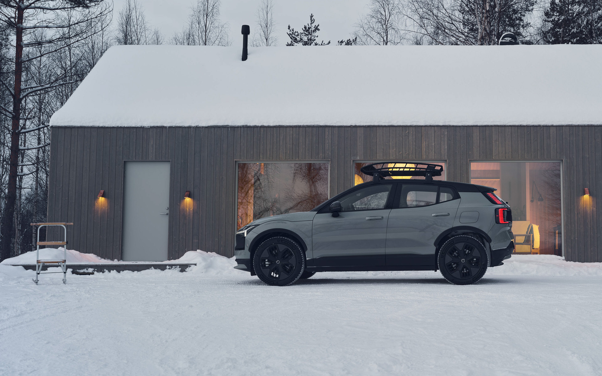 EX30 クロスカントリーのボディサイズは4235×1850×1565mm（全長×全幅×全高）