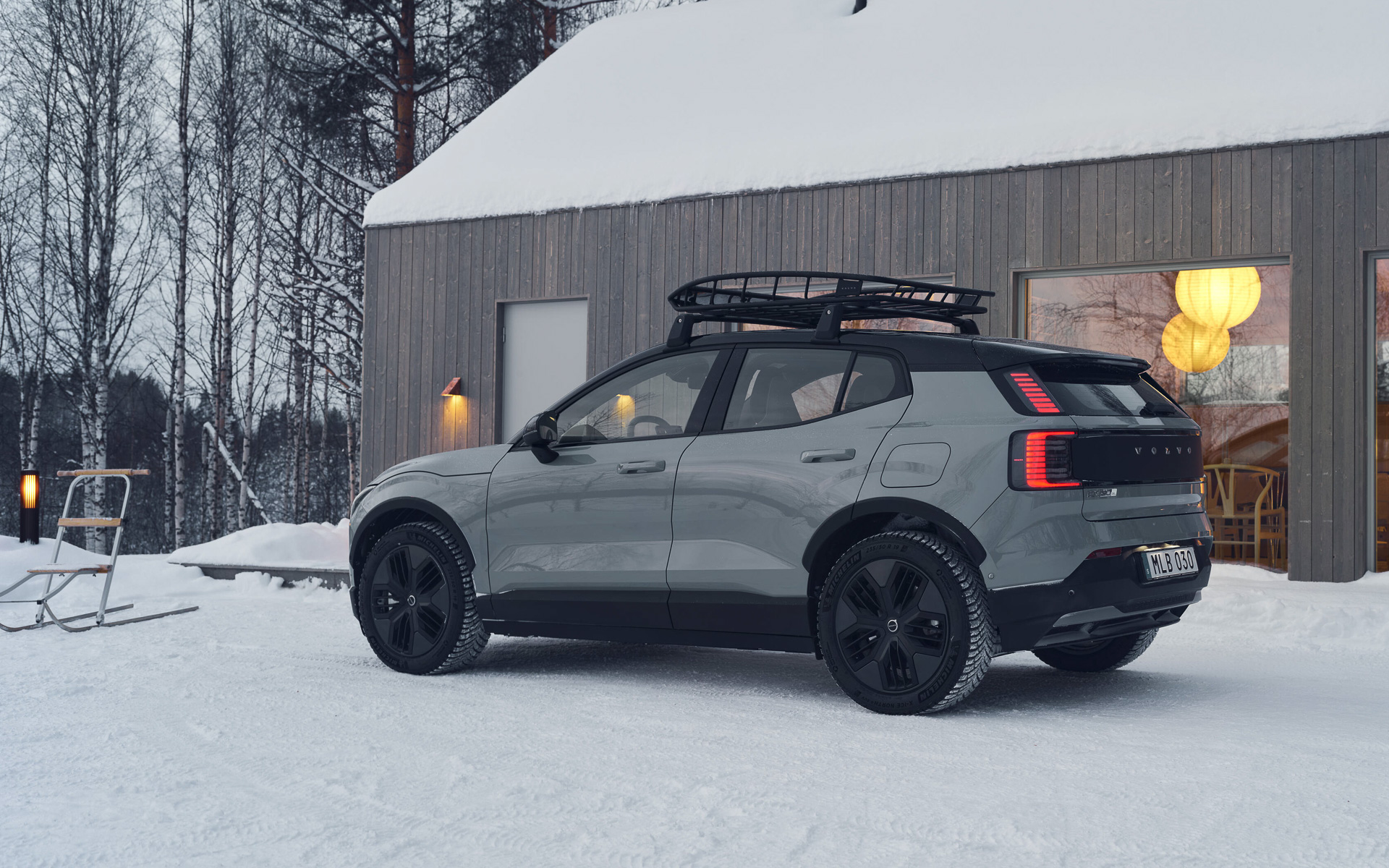 EX30 クロスカントリーのボディサイズは4235×1850×1565mm（全長×全幅×全高）