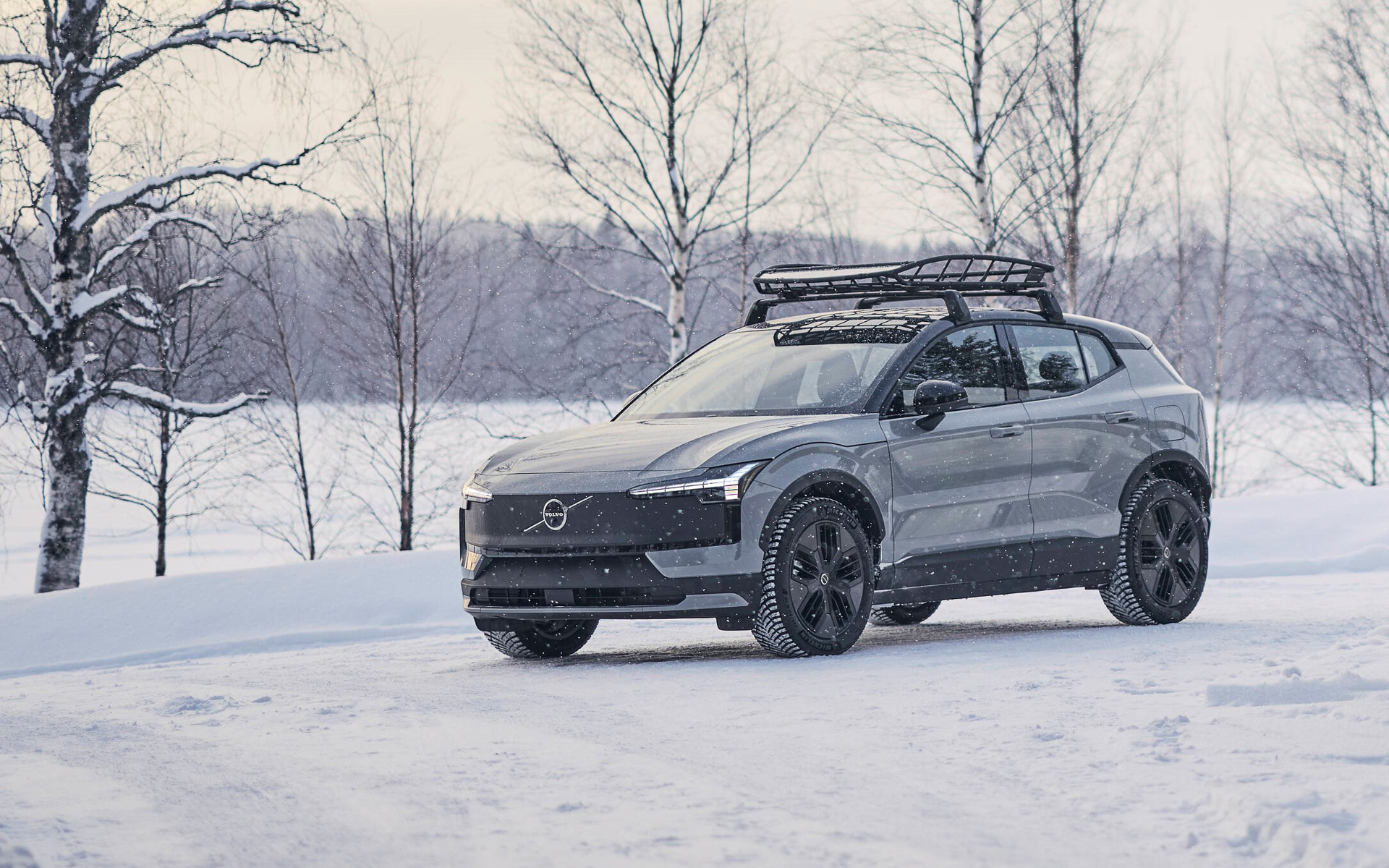 クロスカントリーモデル「EX30 クロスカントリー」が登場