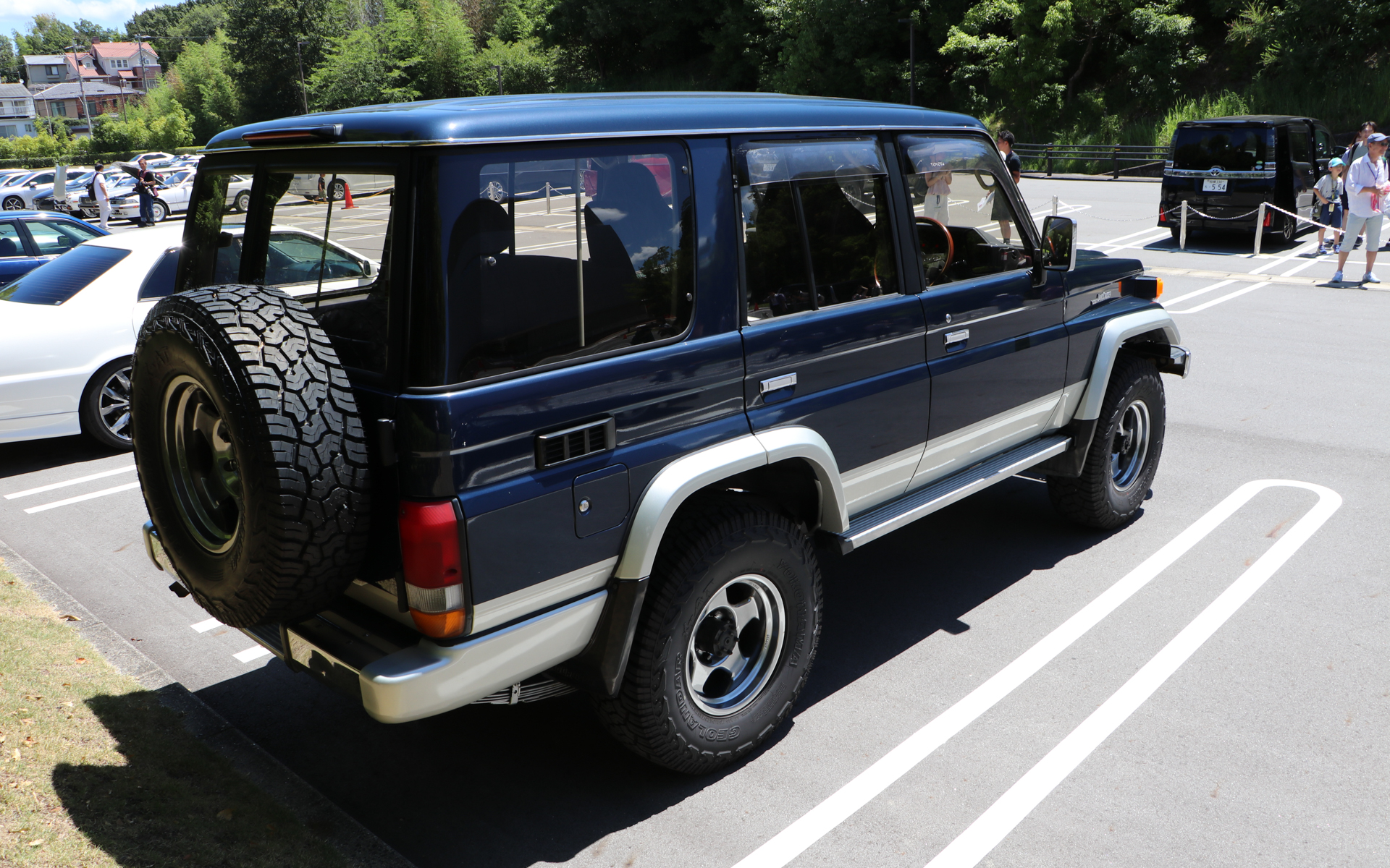 1995年式「ランドクルーザー」（HZJ77HV型）