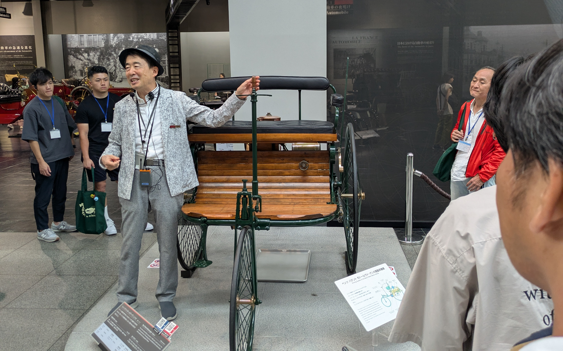 トヨタ博物館シニアキュレーター布垣直昭氏によるスペシャル館内ツアーが実施された