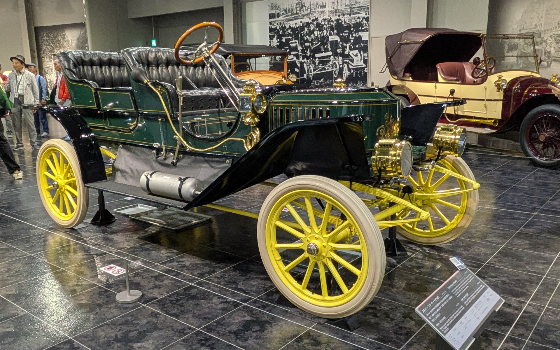 スタンレーが手掛けた蒸気自動車「スチーマーモデルE2」は、静かで振動も少なく、運転もしやすく高速で走れたが、ガソリン自動車の発展とともに衰退したという