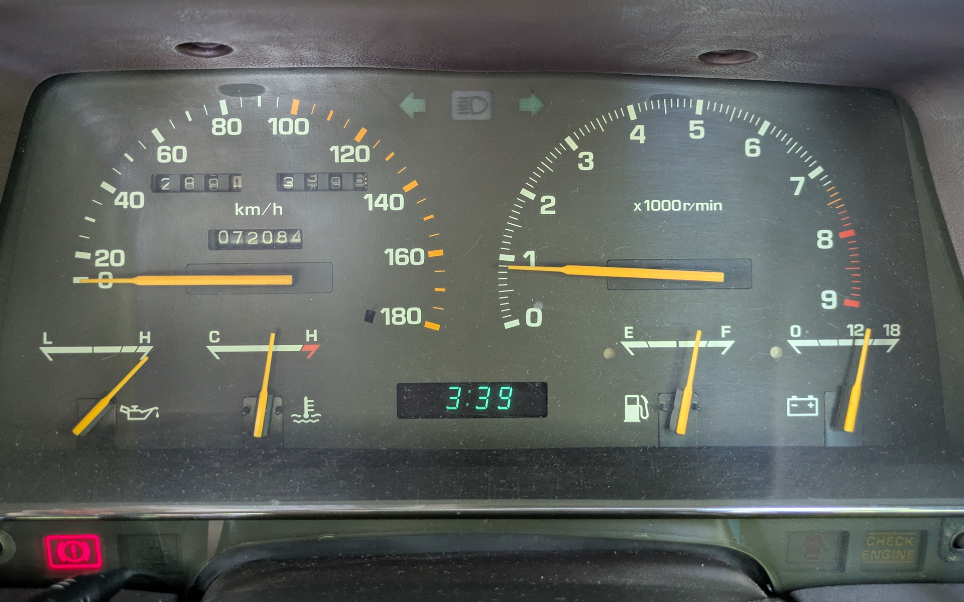 懐かしい昭和を感じるメーターデザイン