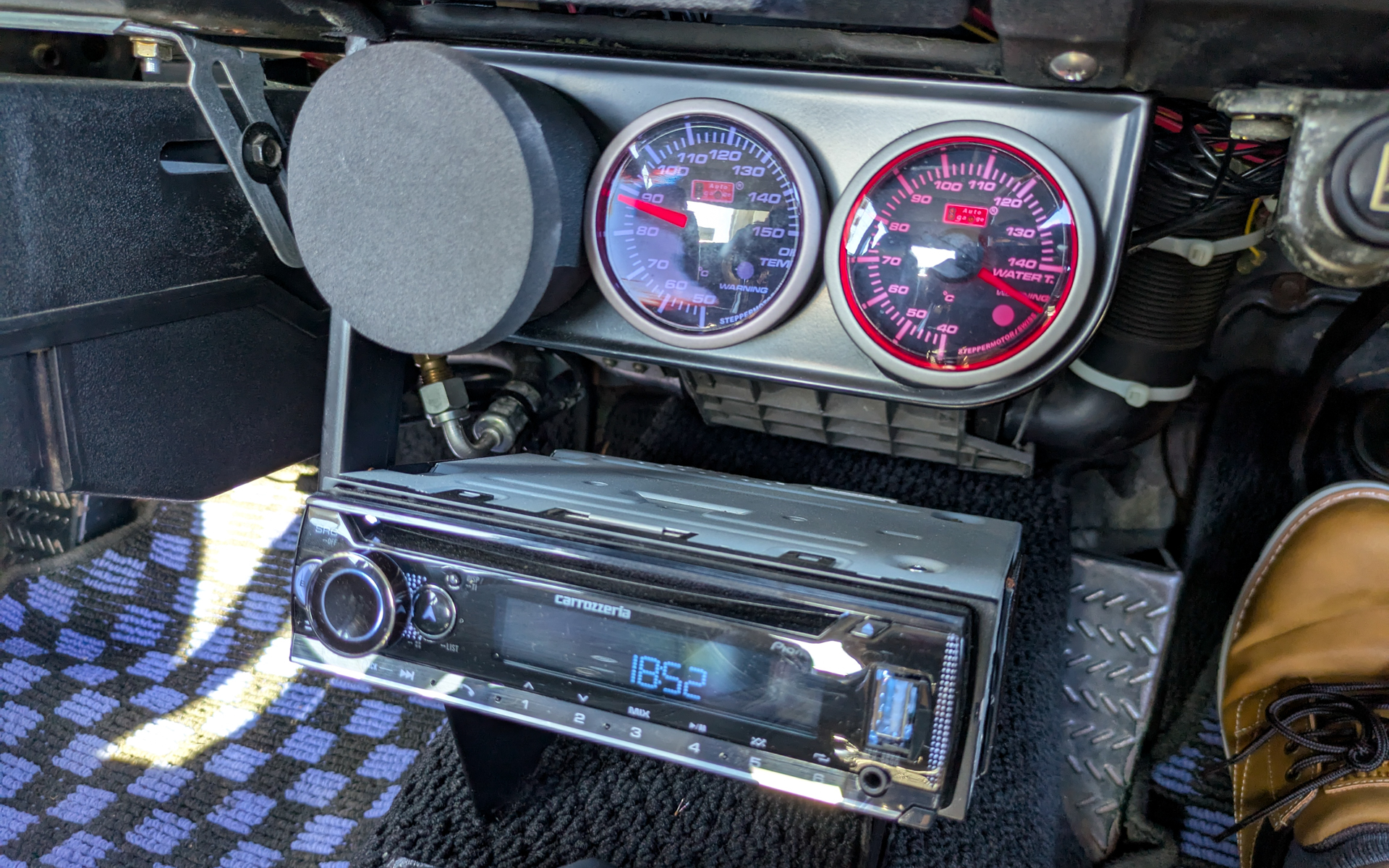 追加メーターやオーディオも完備