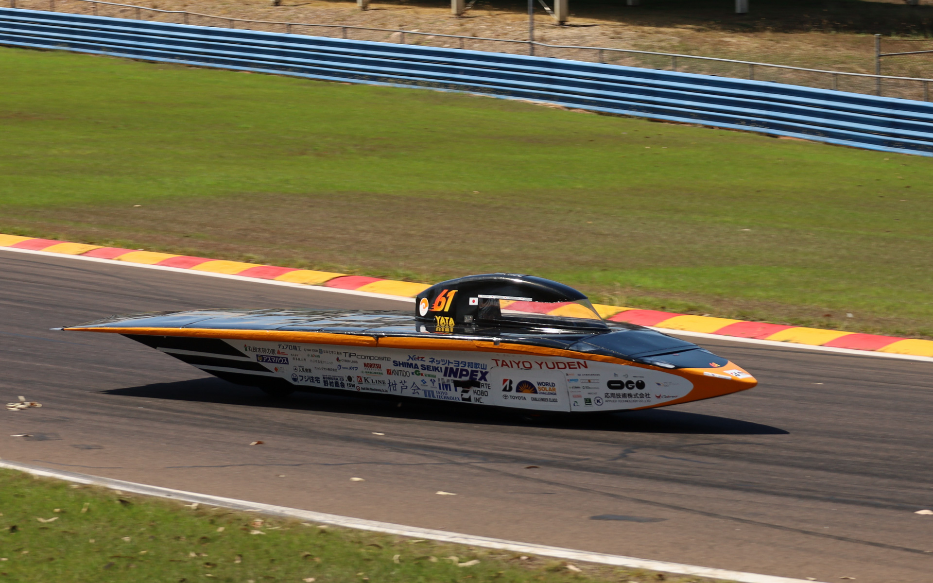 予選を走行する和歌山大学の61号車「YATA（ヤタ）」
