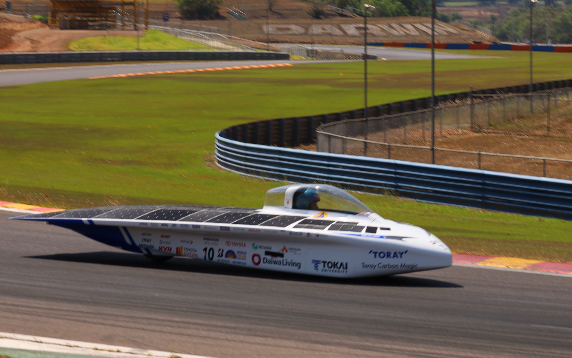 東海大学ソーラーカーチームの10号車「Tokai Challenger」