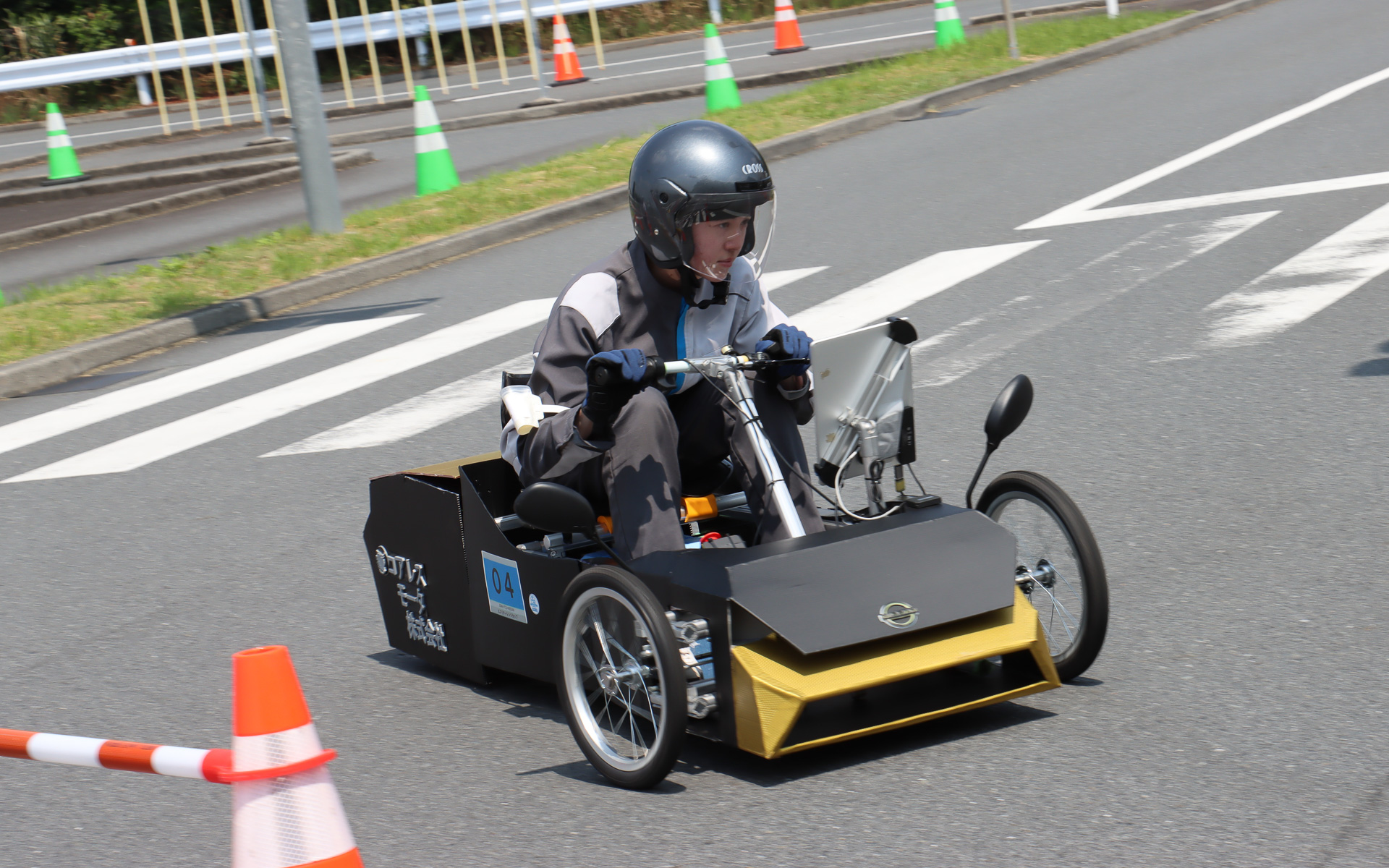 初参戦した「チーム日産・生産技術開発」の手作りBEVマシン「R36 GTR」