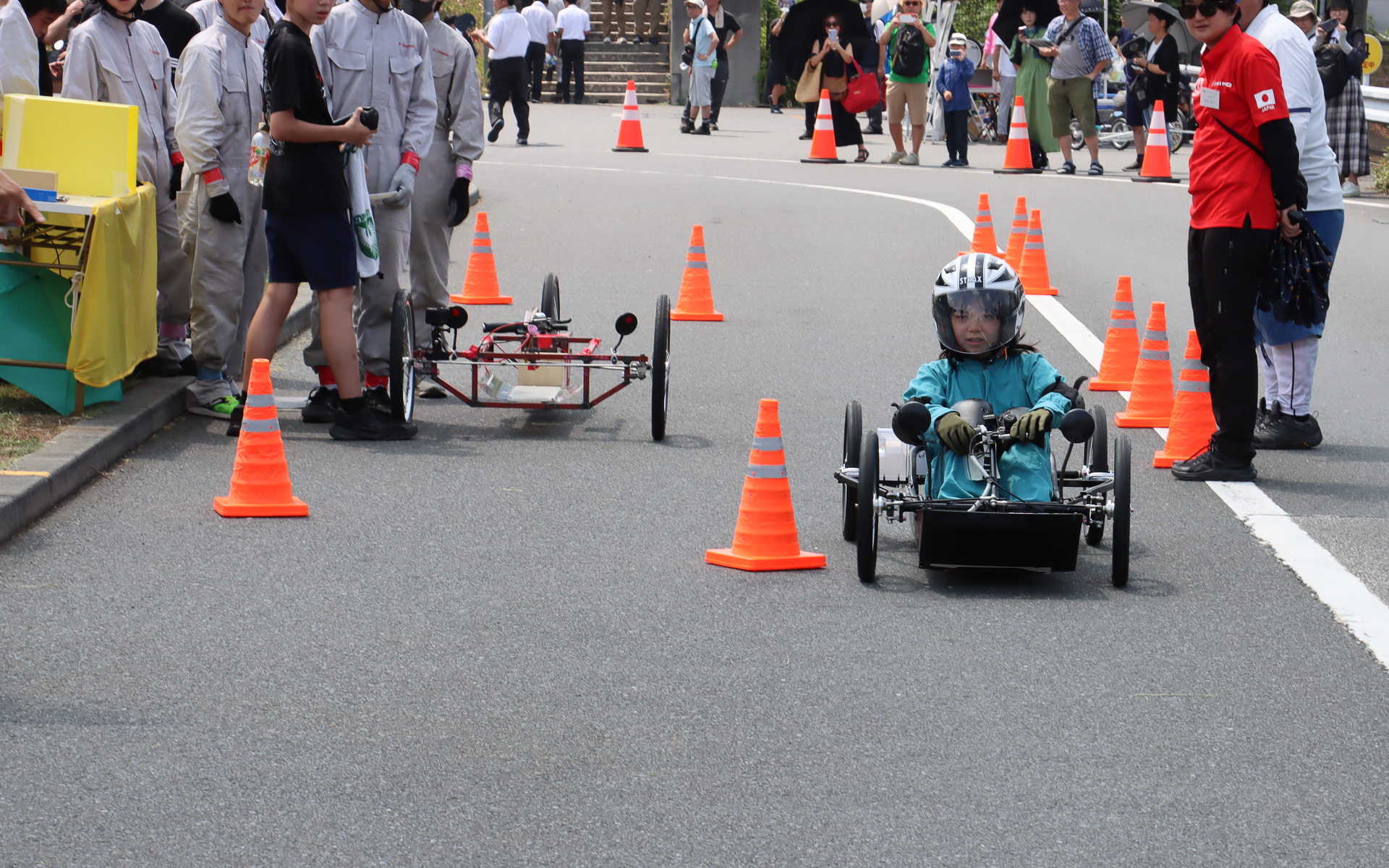 ドライバー交代時にはICカードをバトン代わりに受け渡していく