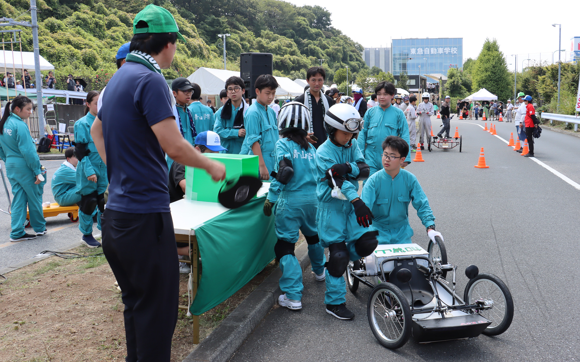 ドライバー交代時にはICカードをバトン代わりに受け渡していく