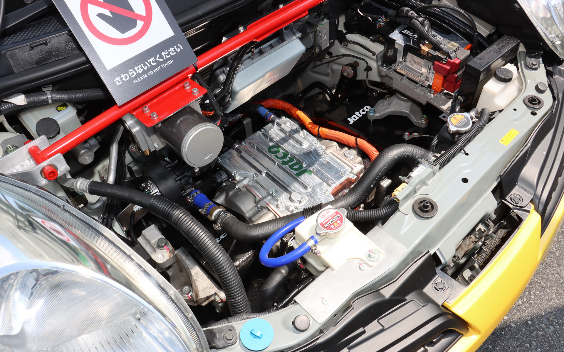 日産の3代目「マーチ」をベースにジヤトコ製の超小型e-Axleを搭載してBEV化した「ユニットテストカー」も展示された