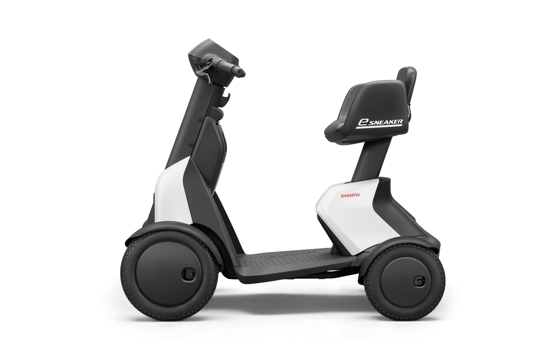 e-SNEAKERのサイズは1130×645×985mm（全長×全幅×全高）