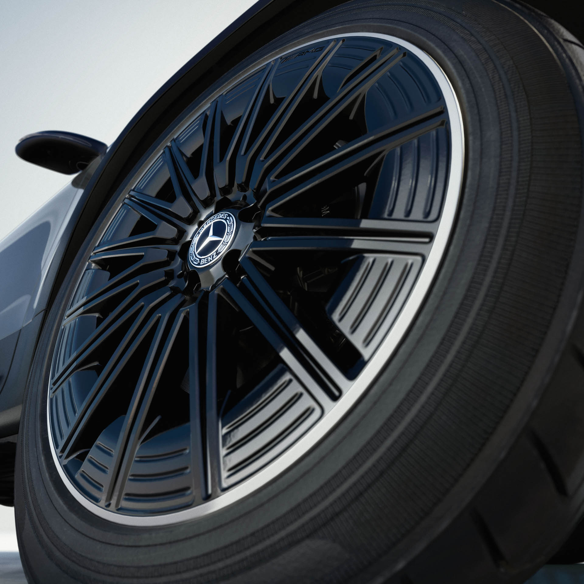 「AMGライン」「AMGラインパッケージ」やブラックカラーの20インチAMGアルミホイールなどを標準装備