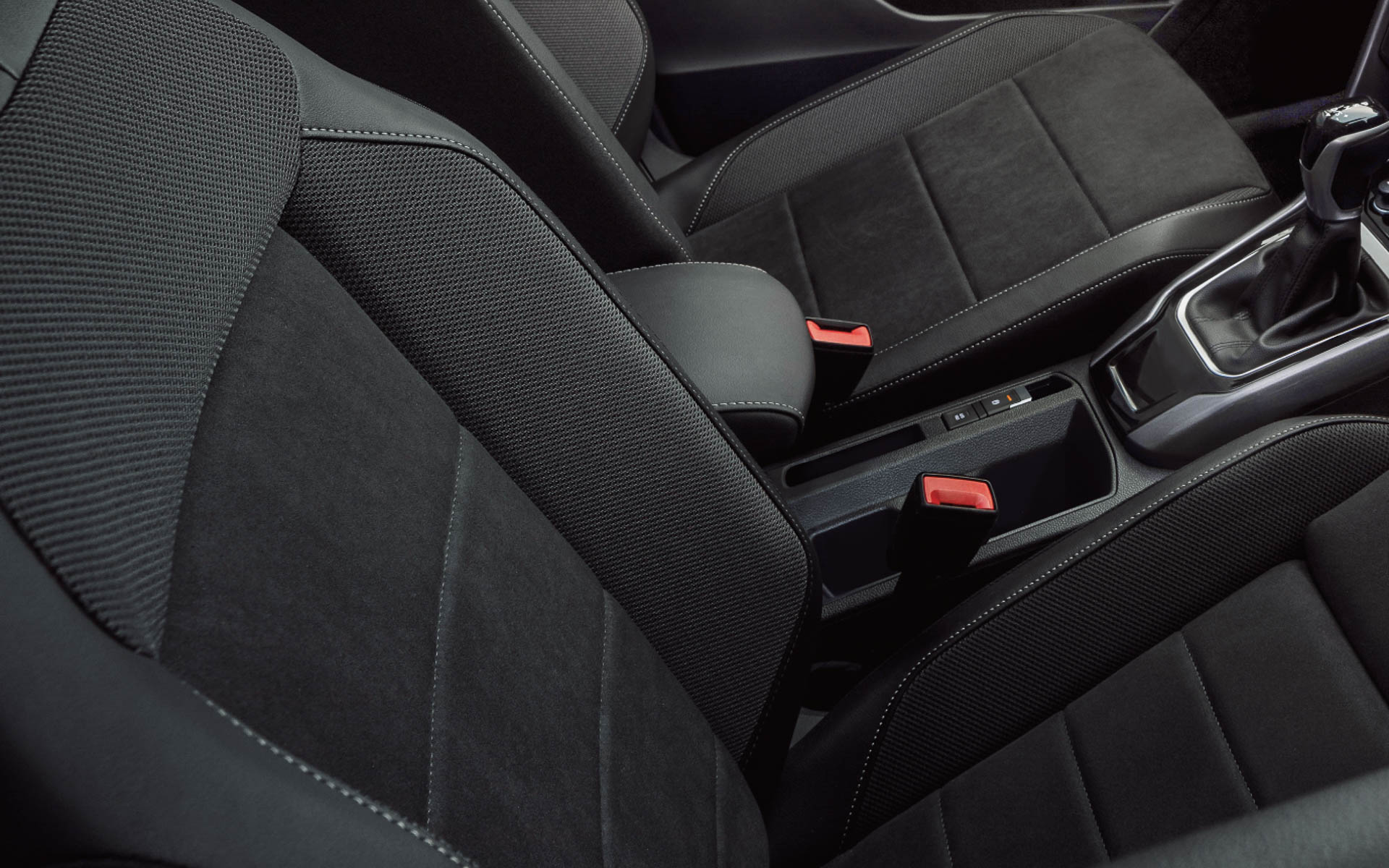 T-Roc TSI Style Meisterwerkのシートイメージ。チタンブラック/アンスラサイト（FX）