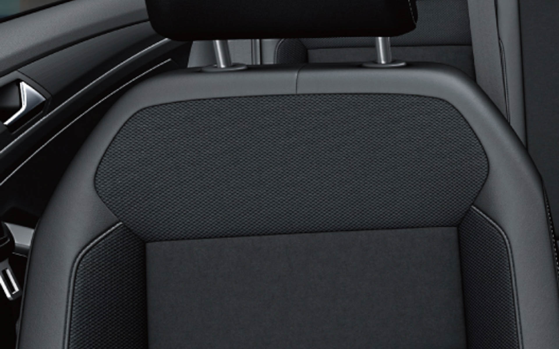 T-Roc TSI Style Meisterwerkのシートイメージ。チタンブラック/アンスラサイト（FX）