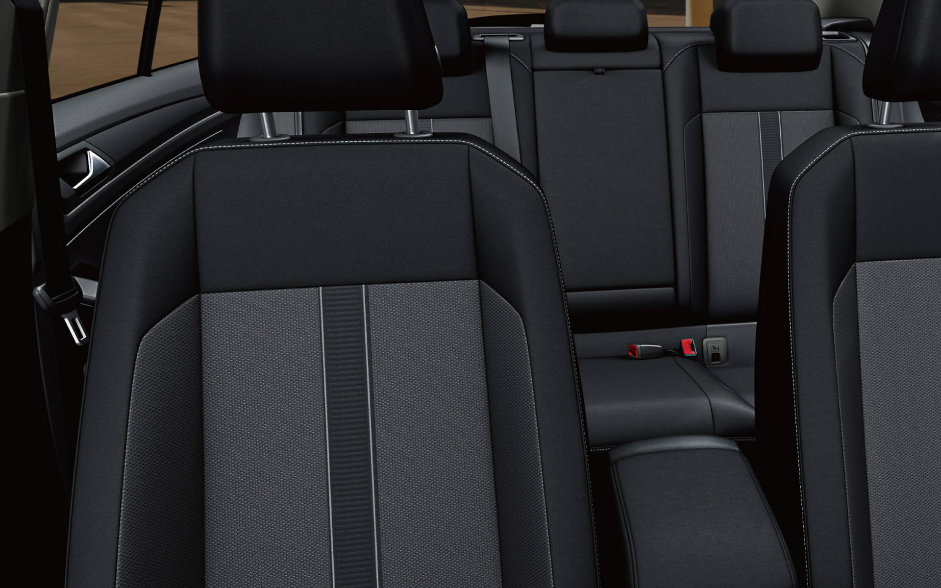 T-Roc TSI Active Meisterwerkのシートイメージ。チタンブラック/セラミック（FJ）