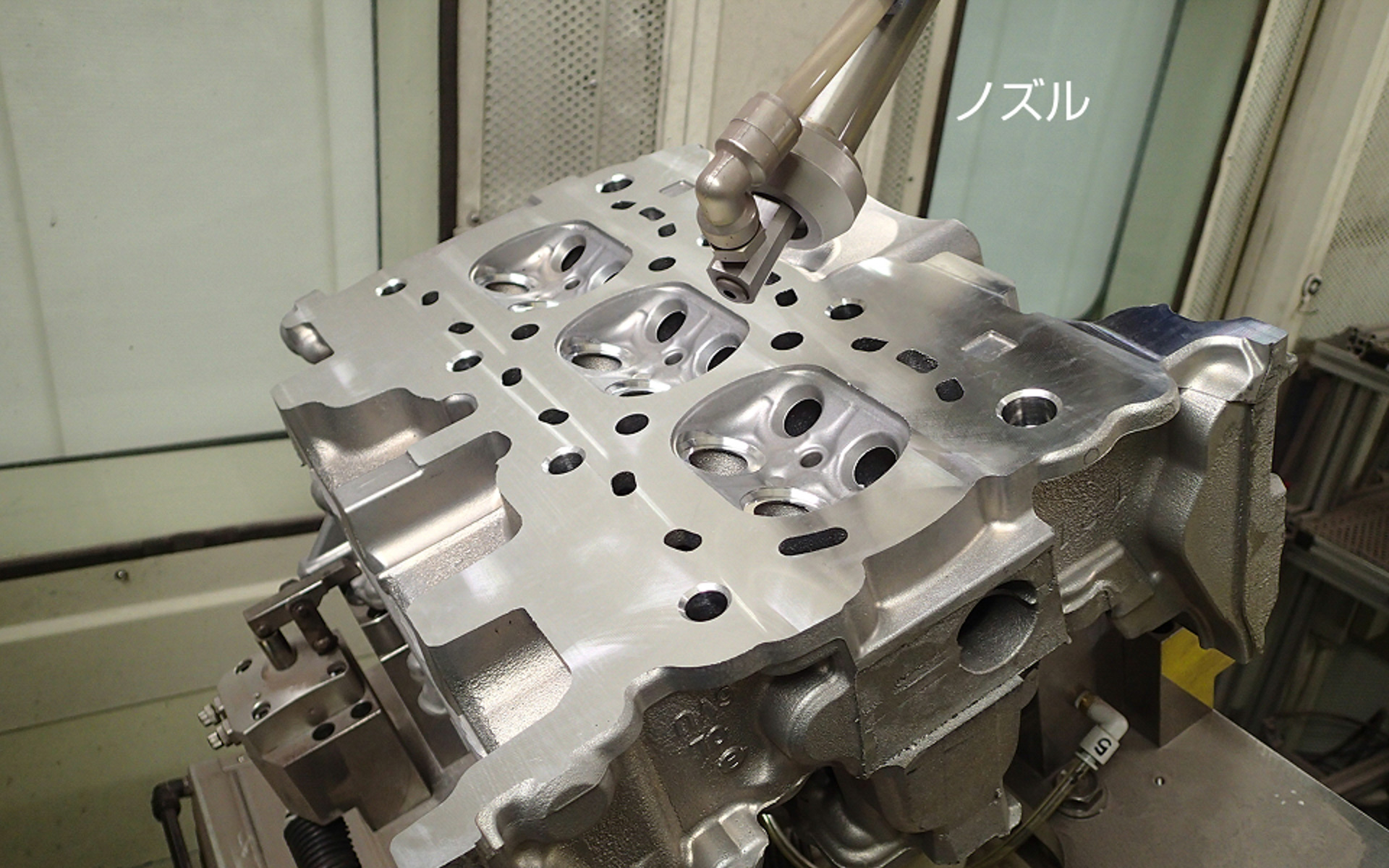 コールドスプレー加工の様子