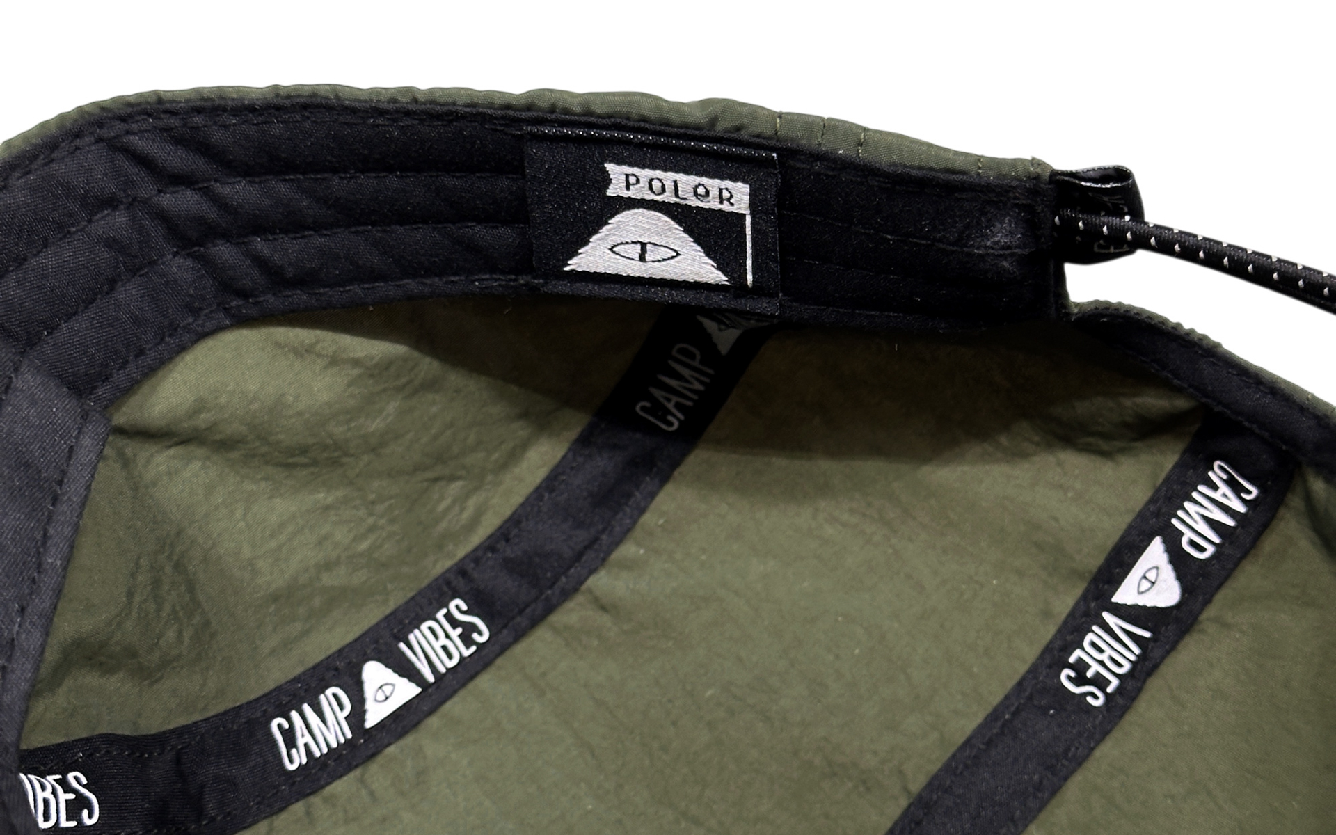 POLeRとJeepのロゴが入る