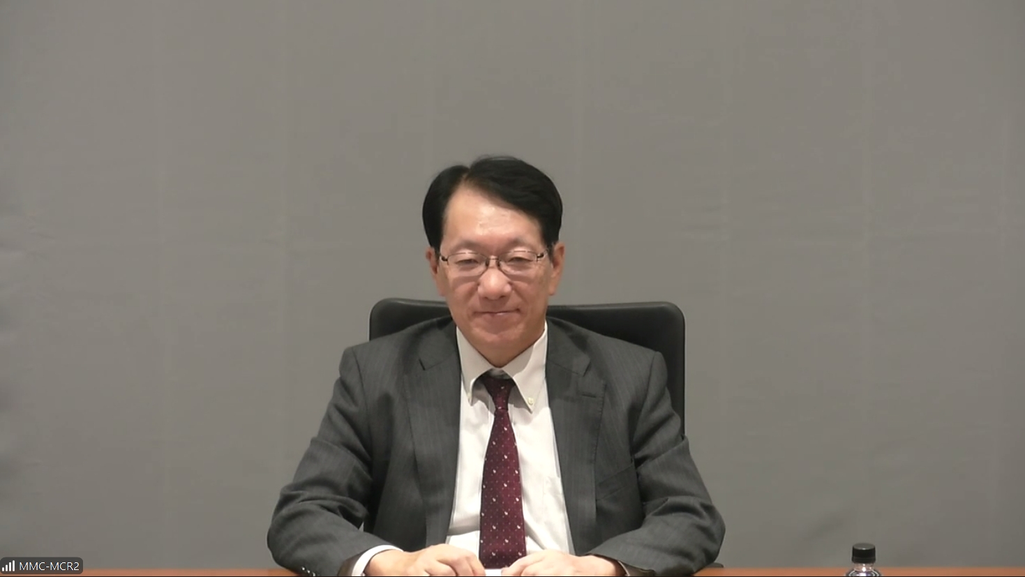 質疑応答中、質問に先立って先日開催された「アジアクロスカントリーラリー2025」での総合優勝に対して祝辞が述べられたときに加藤社長が微笑むシーンもあった