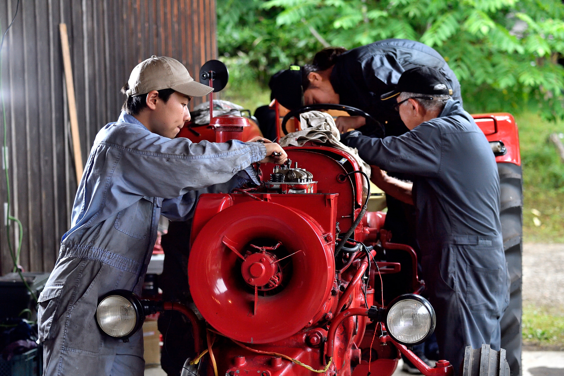 エンジンの圧縮圧力を測定したところ規定よりも低い数値。そのためエンジン内のバルブや燃料を吹くノズルの状態を確認し、コンプレッションを上げるためにバルブを清掃し、バルブのすり合わせとバルブクリアランスを調整