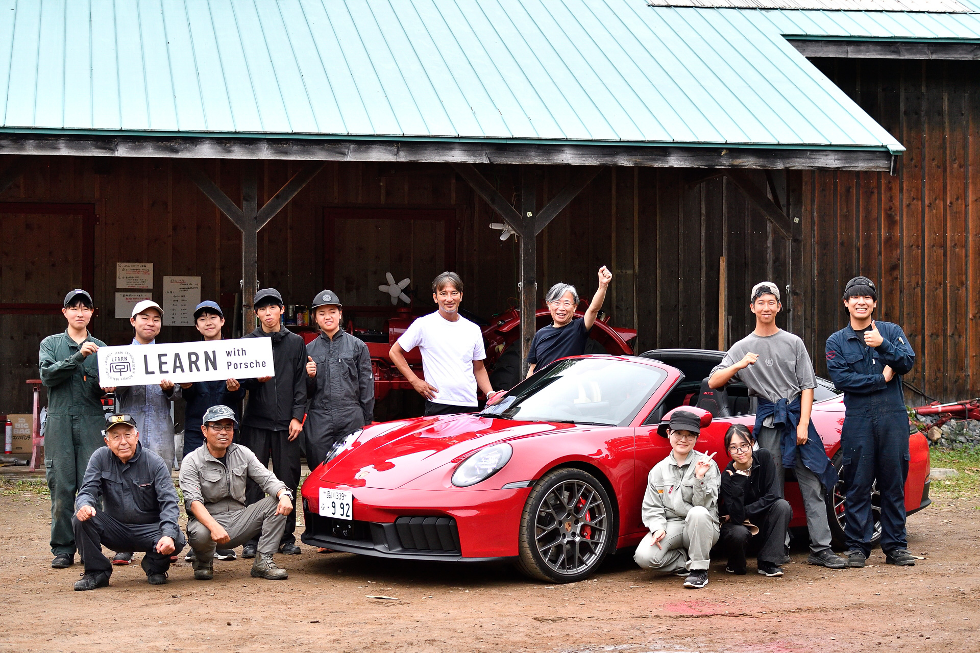 作業が無事完了し、911 タルガ 4 GTSとともにパシャリ