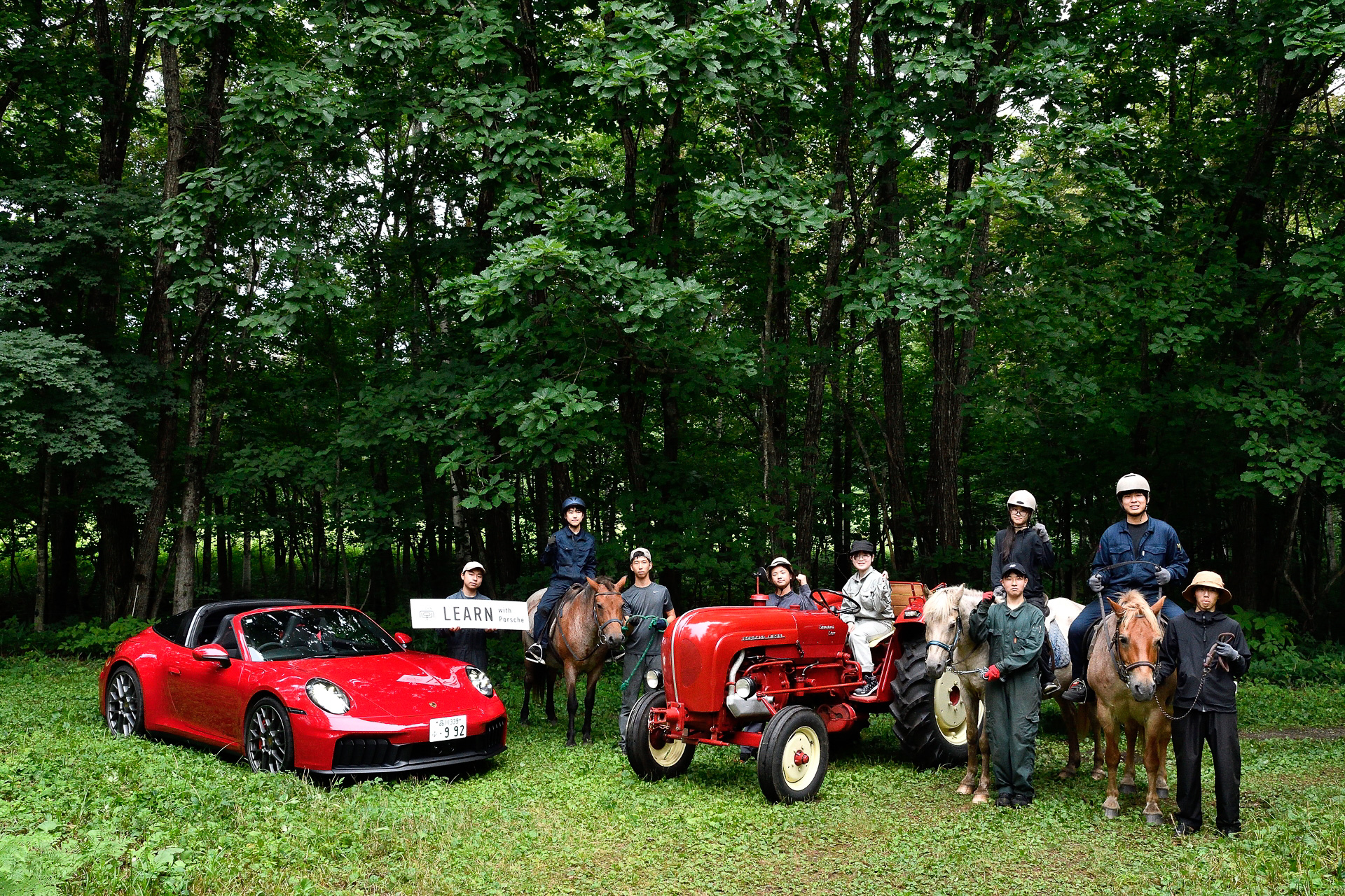 2025年の「LEARN with Porsche」は「ポルシェで森に入る～60年代のポルシェトラクターを整備して森の生活を知る5日間～」と題して行なわれた