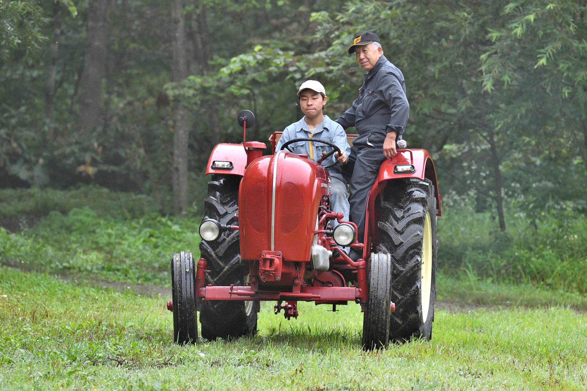 自らの手で直したトラクターの試乗体験も