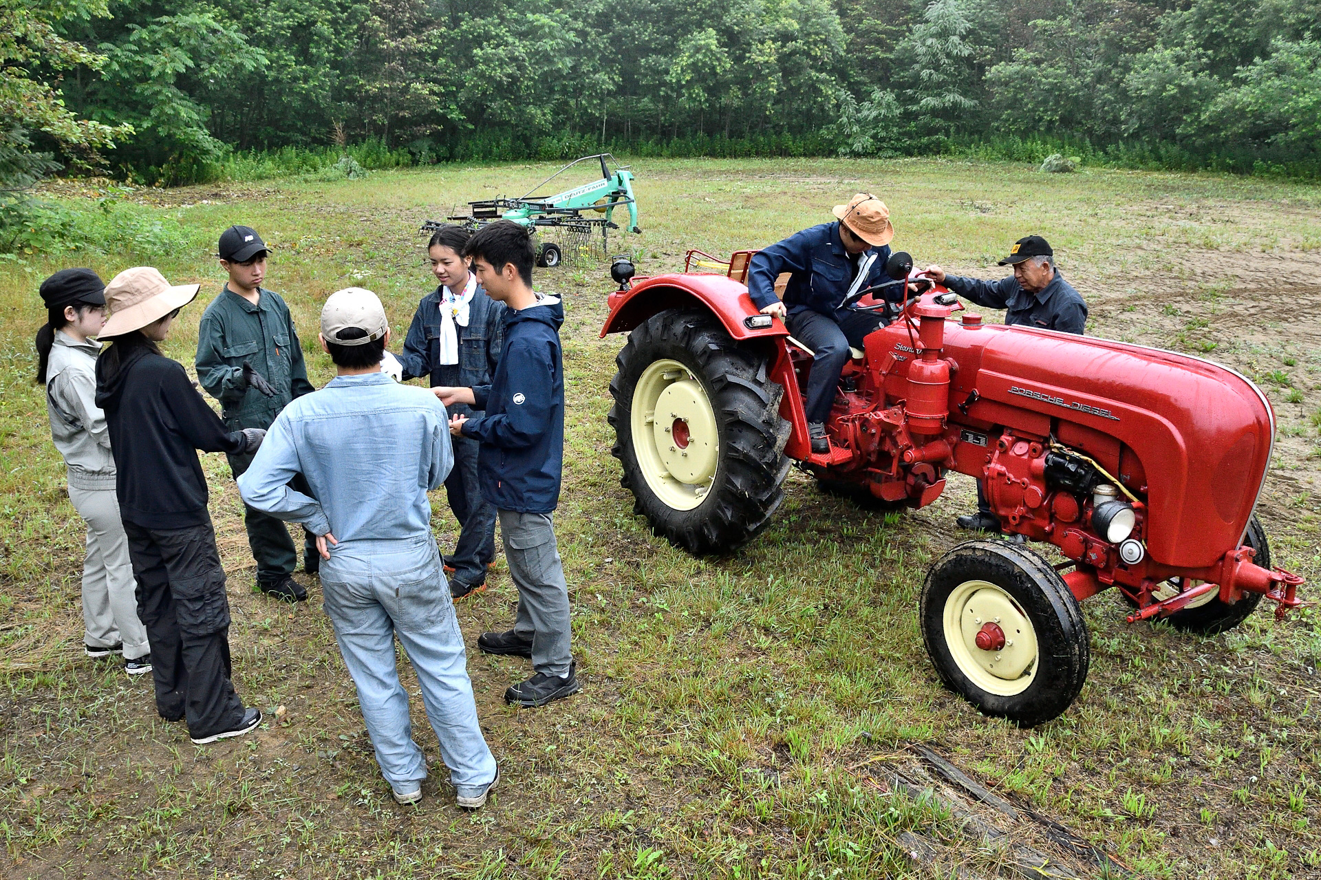 自らの手で直したトラクターの試乗体験も