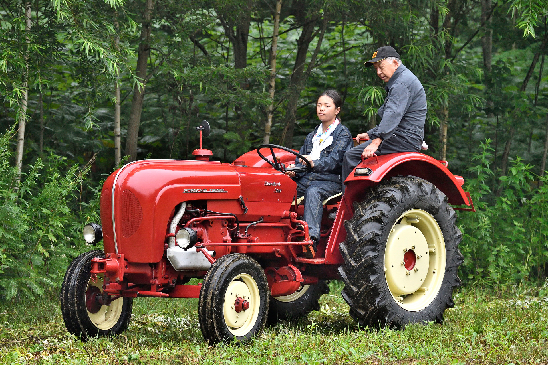自らの手で直したトラクターの試乗体験も