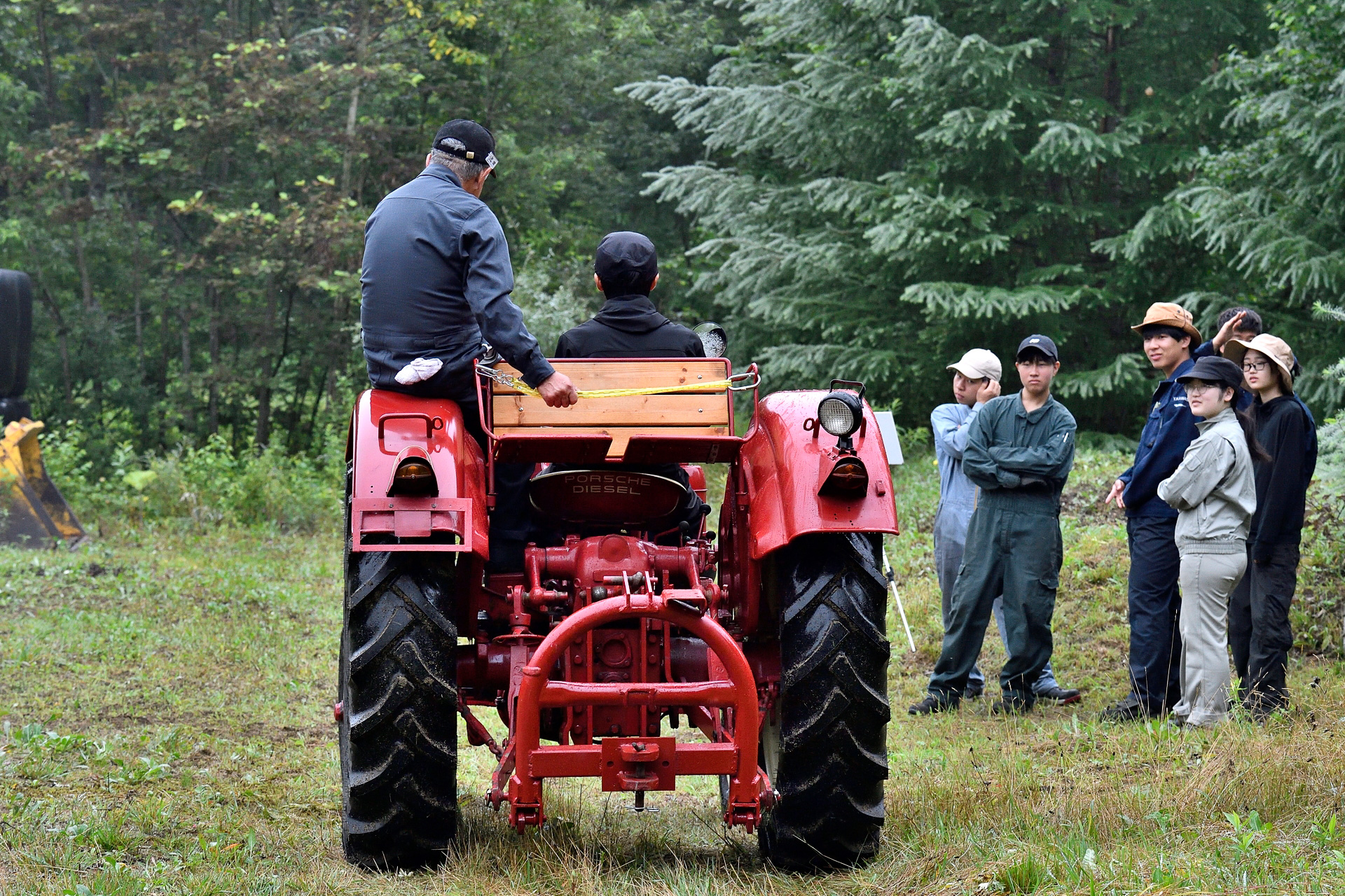 自らの手で直したトラクターの試乗体験も