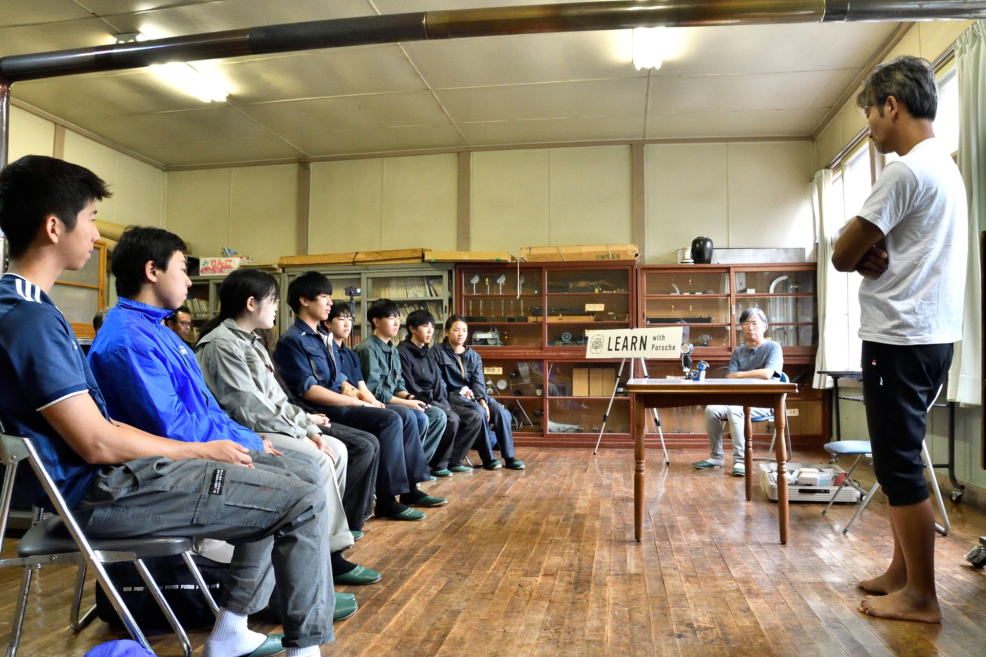 ロボットクリエイターの高橋智隆さんによるお話も。今回のプログラムを経て「時代を進んでいく力を自分で探し出せるようになってほしい」と語られた