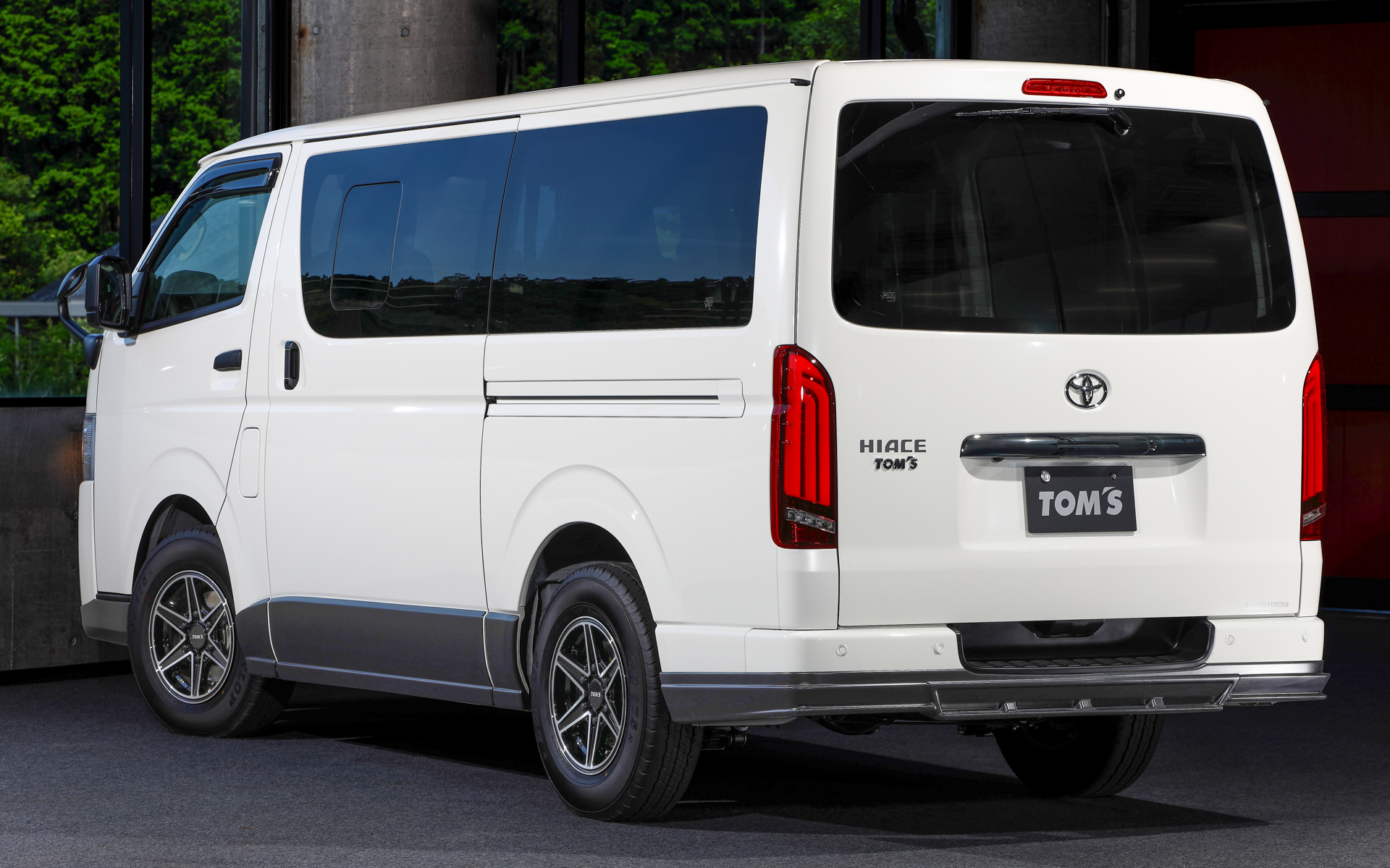 色はシボ加工のつや消しブラックで塗装は不要