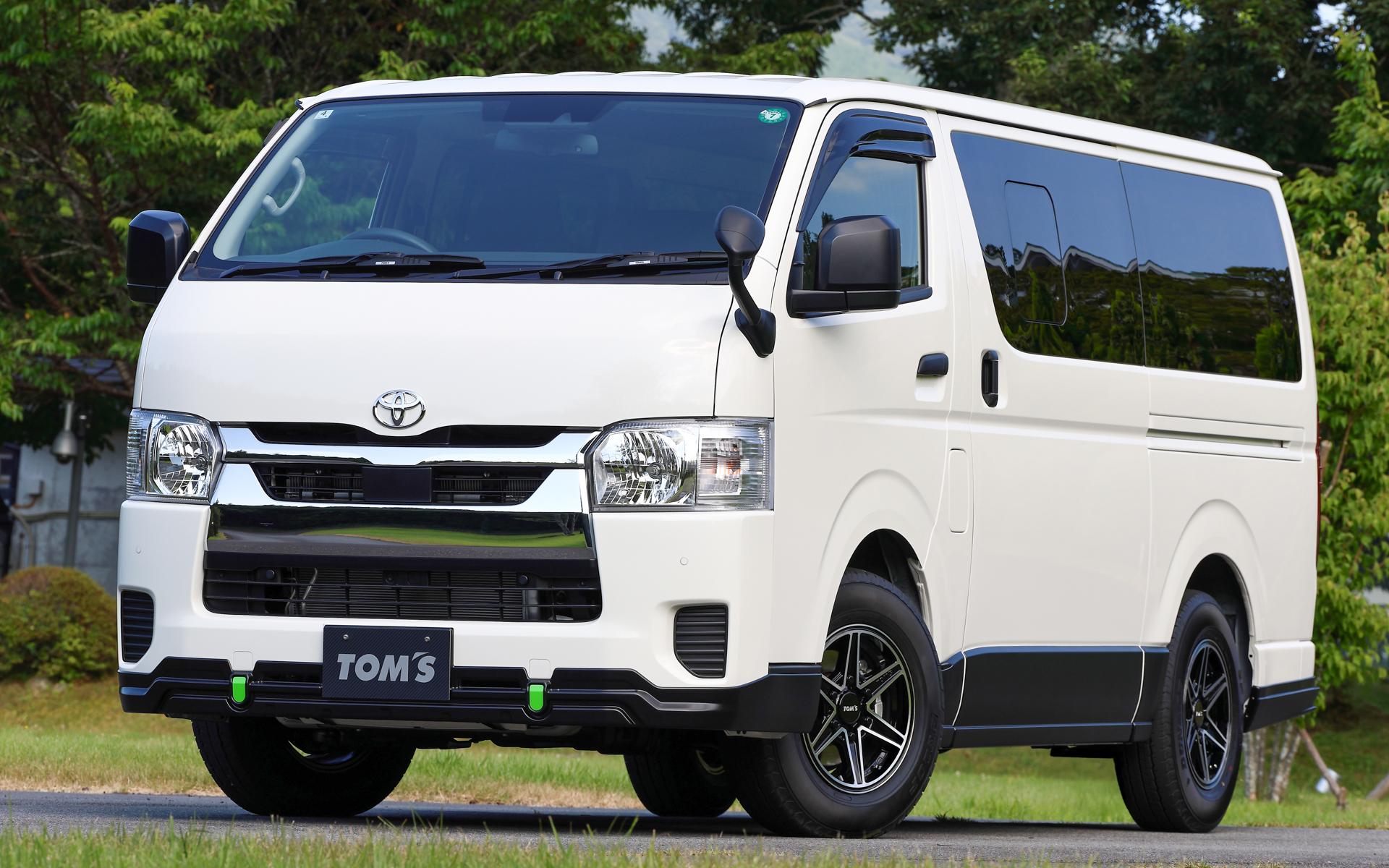 トムスがハイエース用の「スタイリングパーツセット」を発売する