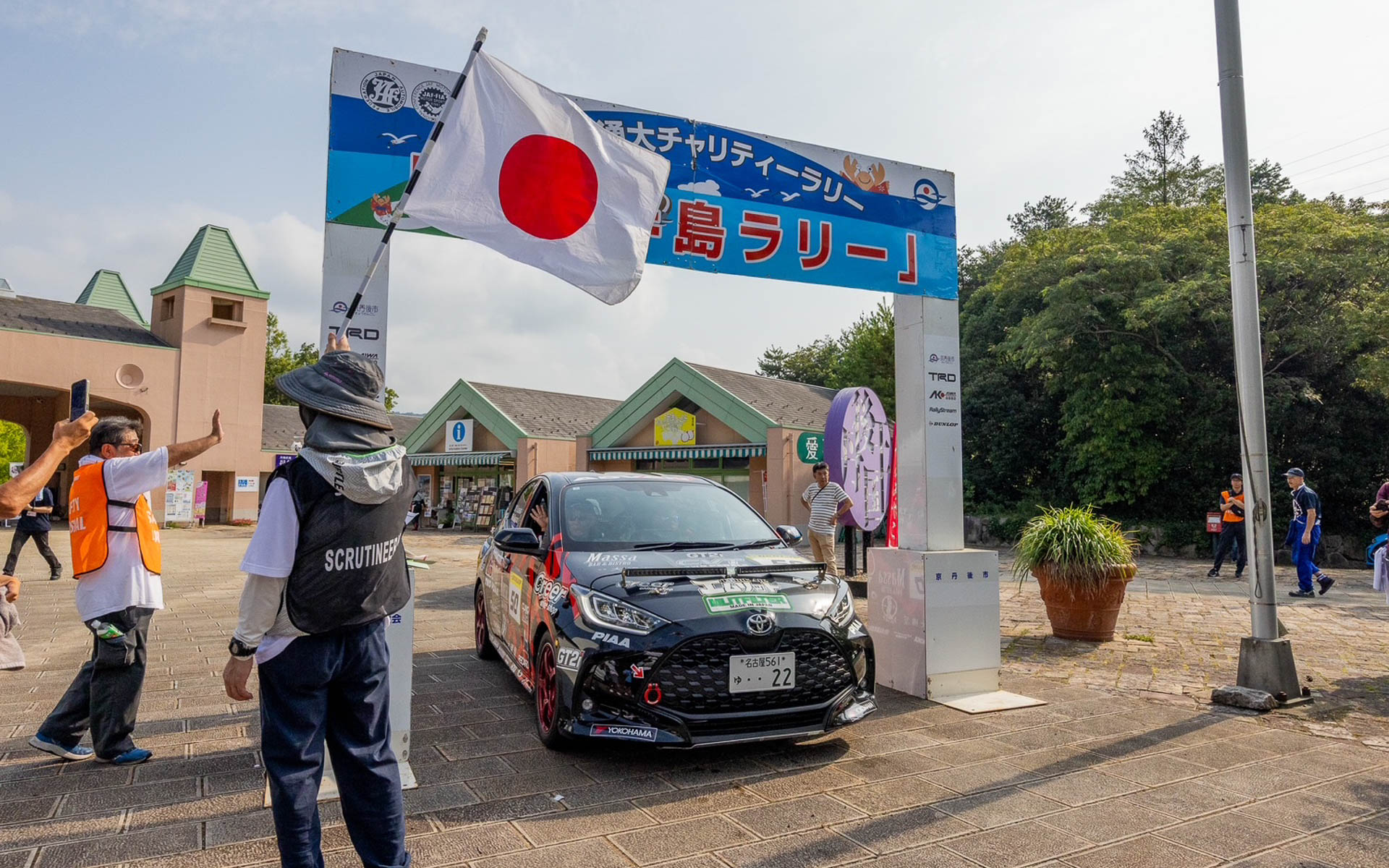 久しぶりの参加となった丹後半島ラリーのスタートシーン。土曜日のレッキを踏まえて、初のペースノートに挑戦！　8時にスタートして3時ごろには終わる