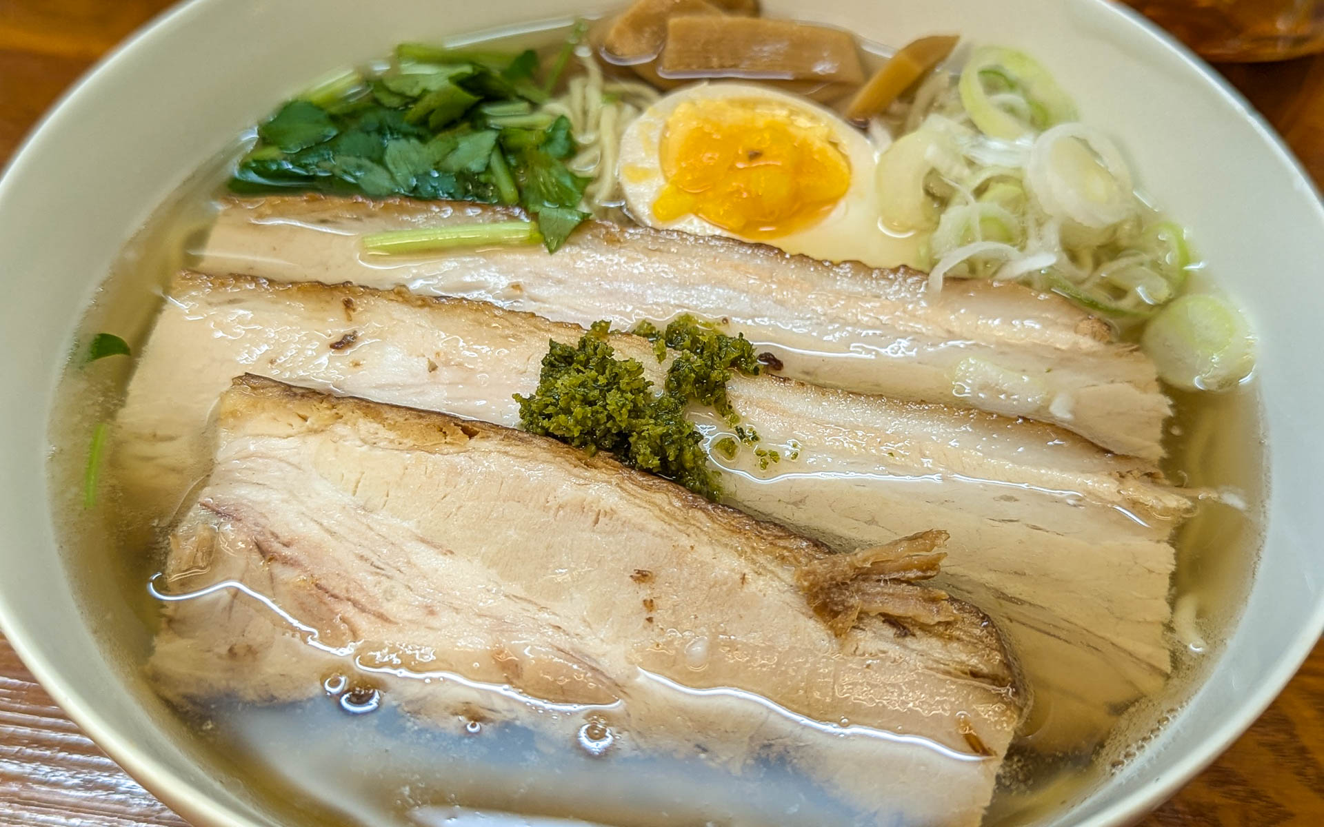 暑くてラーメン……という気分にならないかと思いきや、やっぱりおいしいから食べたくなるよね！