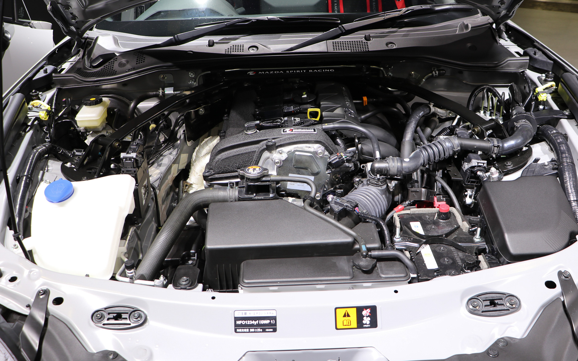 直列4気筒DOHC 2.0リッター自然吸気エンジンはバンテージ巻きの専用エキゾーストマニホールドなどの採用で最高出力147kw（200PS）を発生