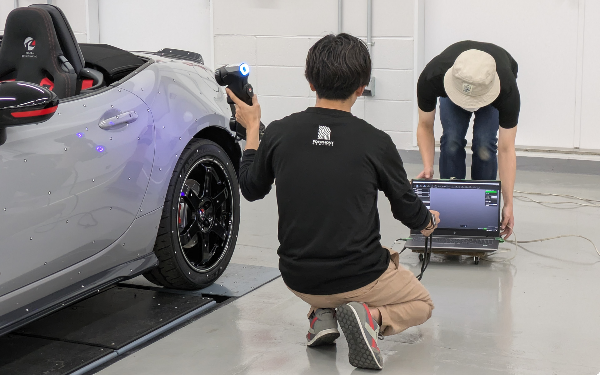 内外装のほか、ジャッキアップしてフロア下の形状も3Dデータ化