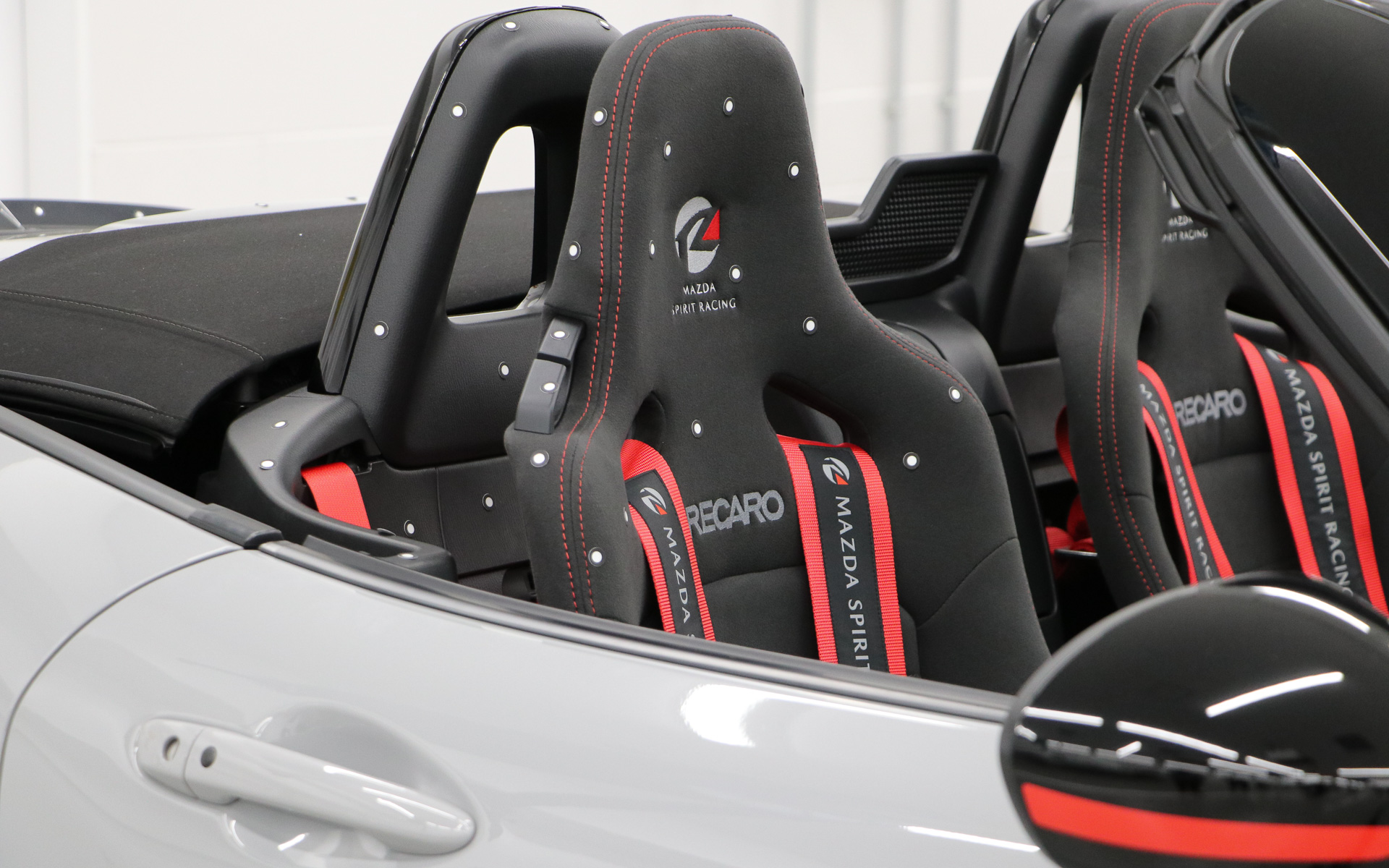 内外装のほか、ジャッキアップしてフロア下の形状も3Dデータ化