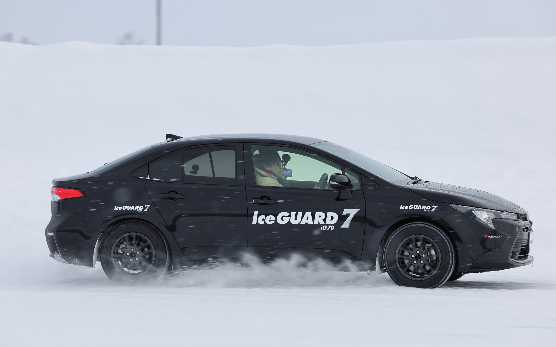 まずはアイスガード7を試乗。十分な性能を持ち合わせている感触