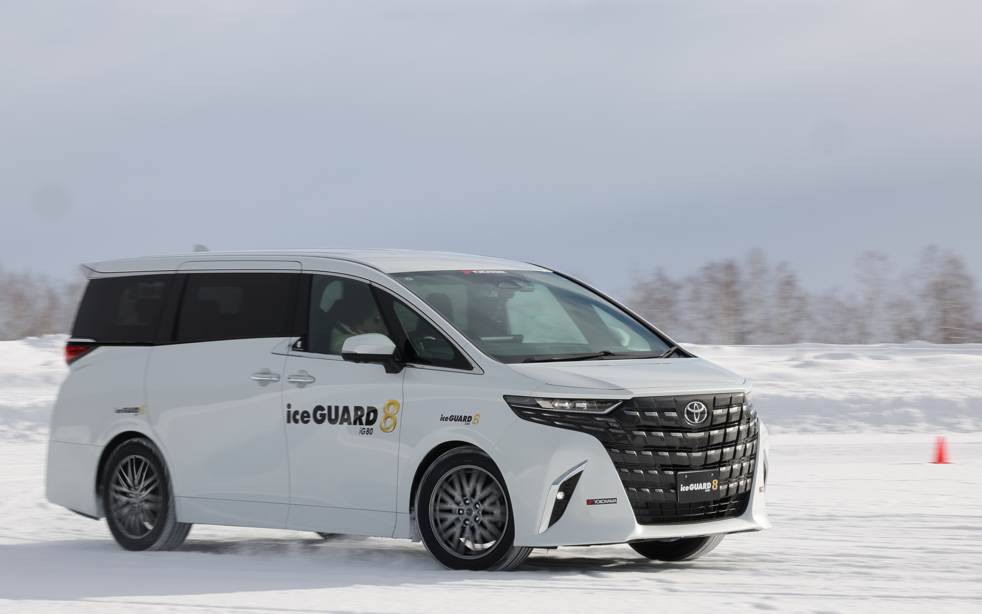 重量級ミニバン「アルファード」とアイスガード8のマッチングも良好だった