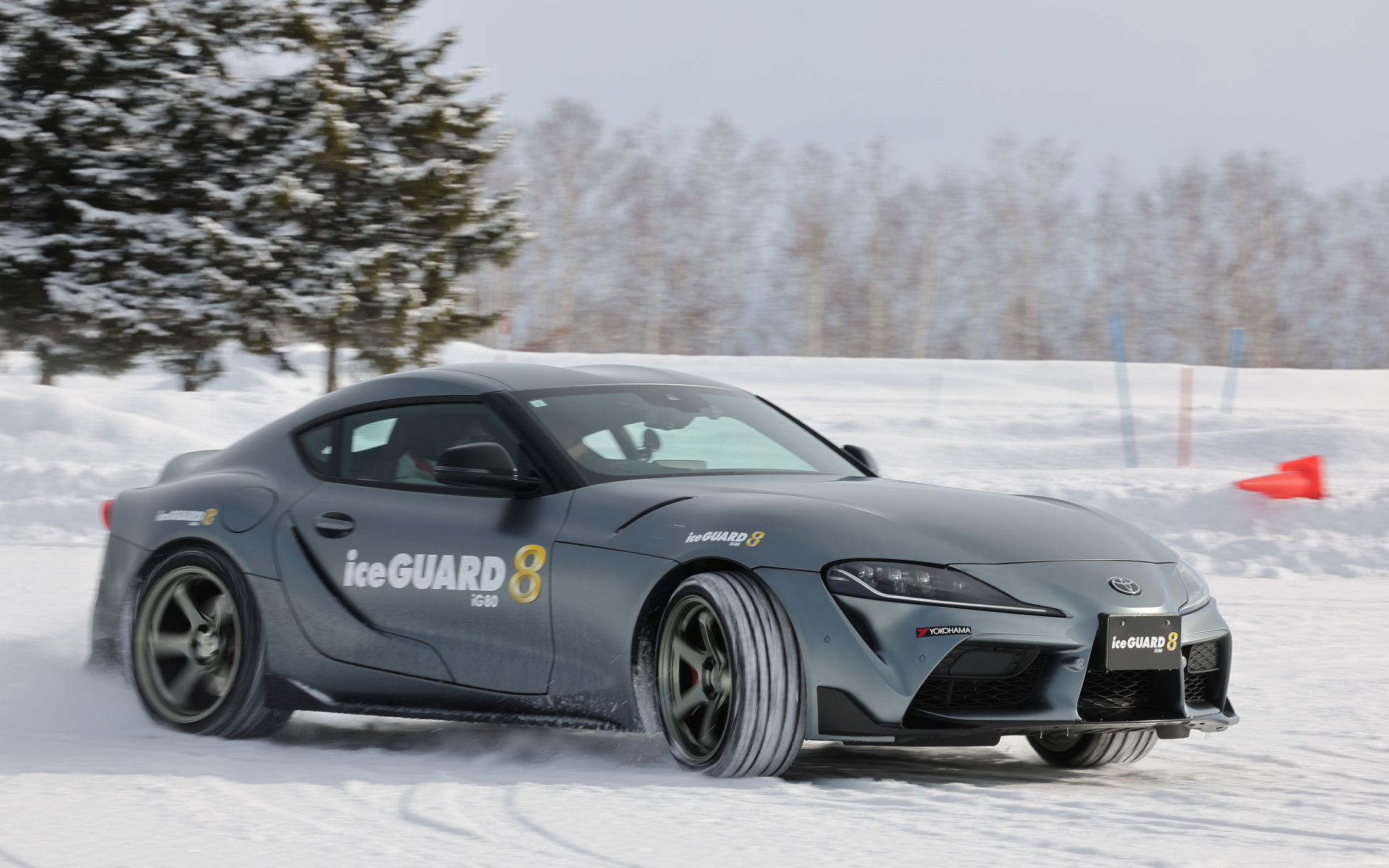 VSCをオフにすれば楽しくドリフトも可能。雪上での運転トレーニングにも最適