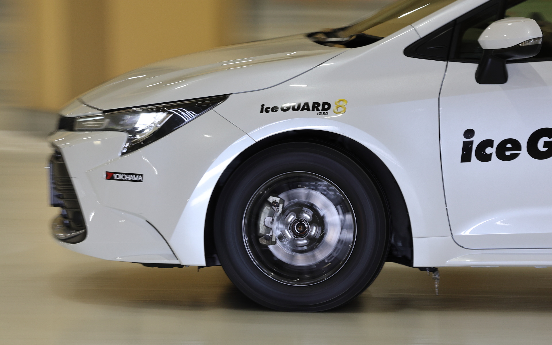 アイスガード8のほうが、よりしっかりと氷をつかんでいる感覚だ