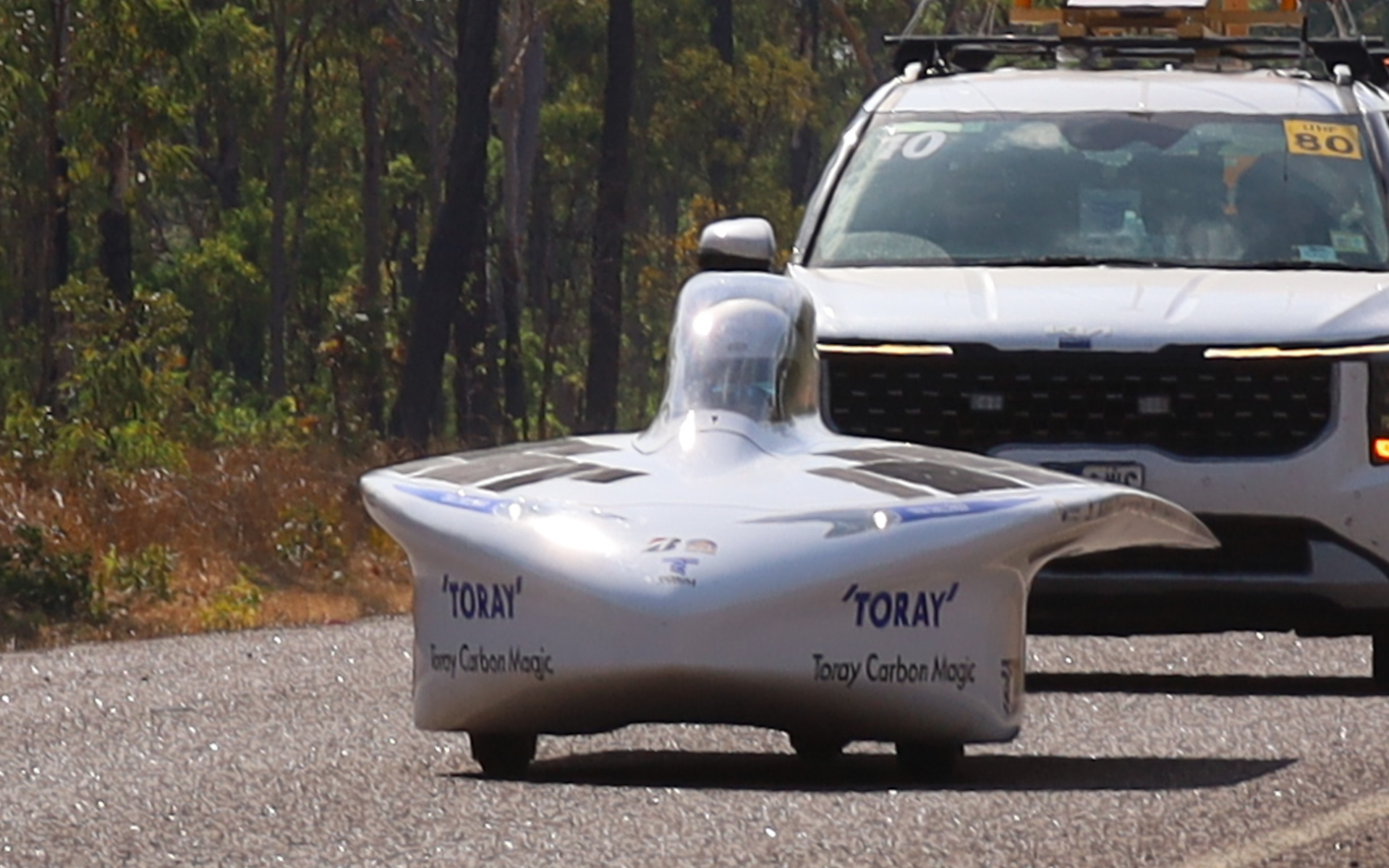 約3000Kmの長距離を走り切るBWSC用タイヤには過酷な条件が求められる