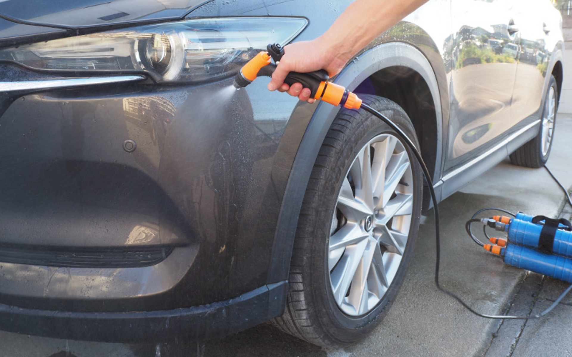 純水で洗車することで水シミが残らず、拭き上げ作業の手間を軽減させる