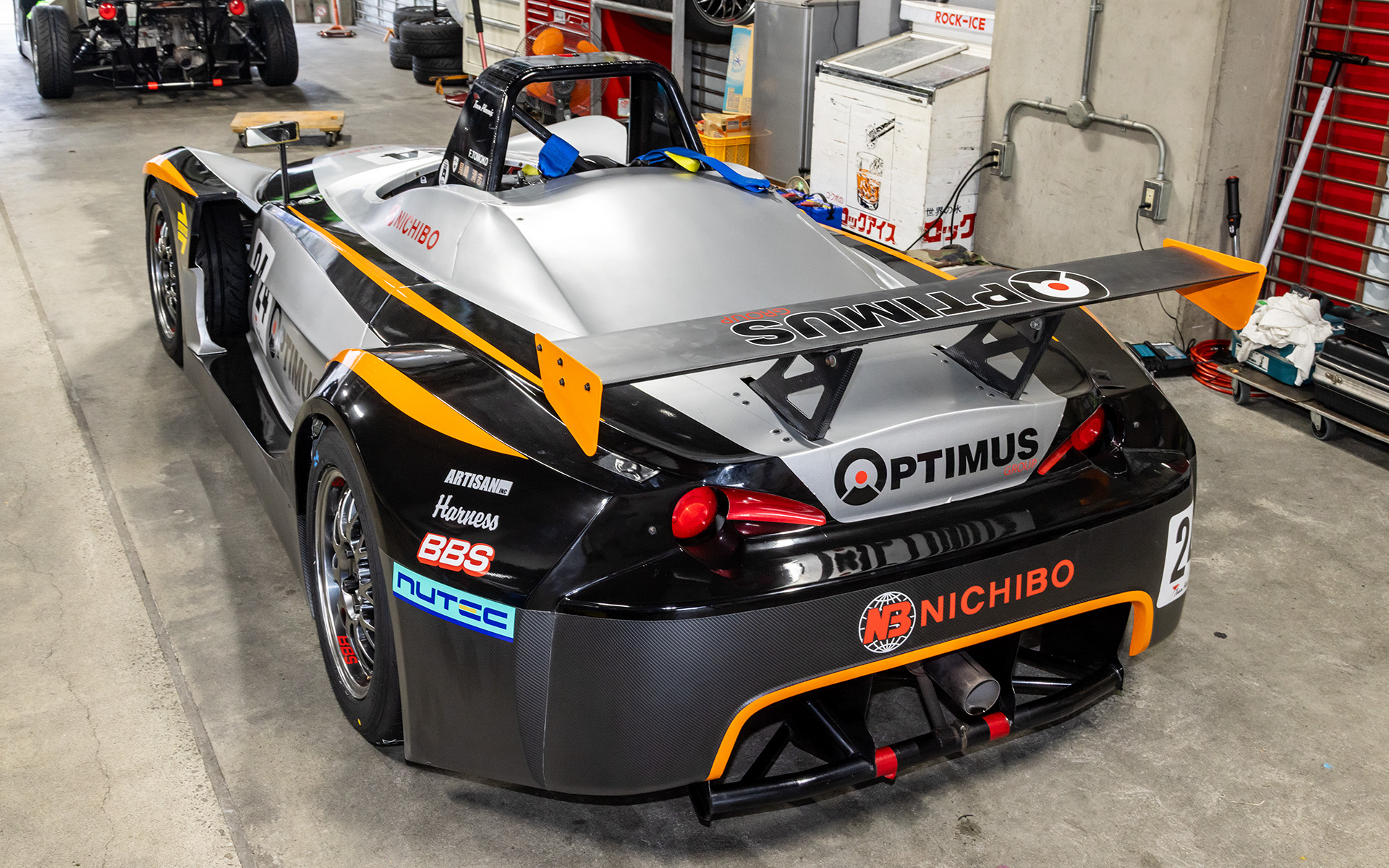 マシンのカラーリングも一新した、24号車OPTIMUS☆BBS.MOMOVITA-01