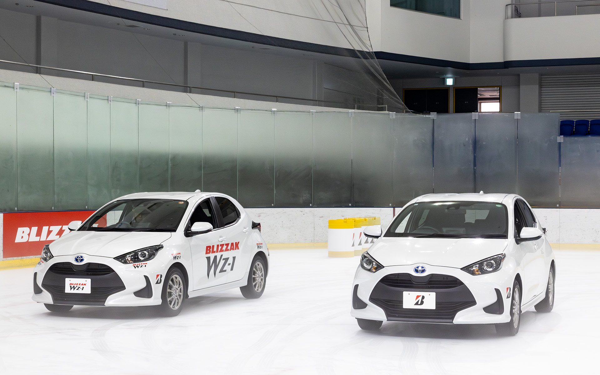 新製品の「WZ-1」と旧製品の「VRX3」を氷上で乗り比べ