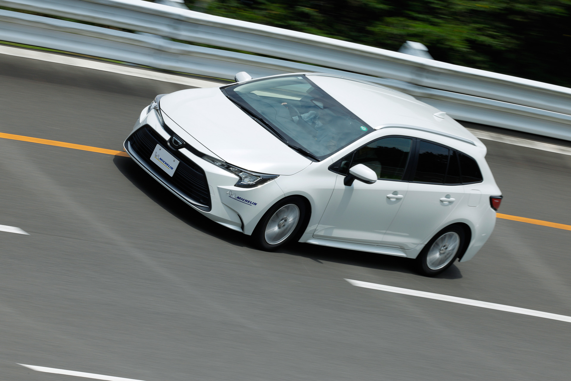 「クロスクライメート 3」はカローラ ツーリングに装着してテストコースの外周路で試した