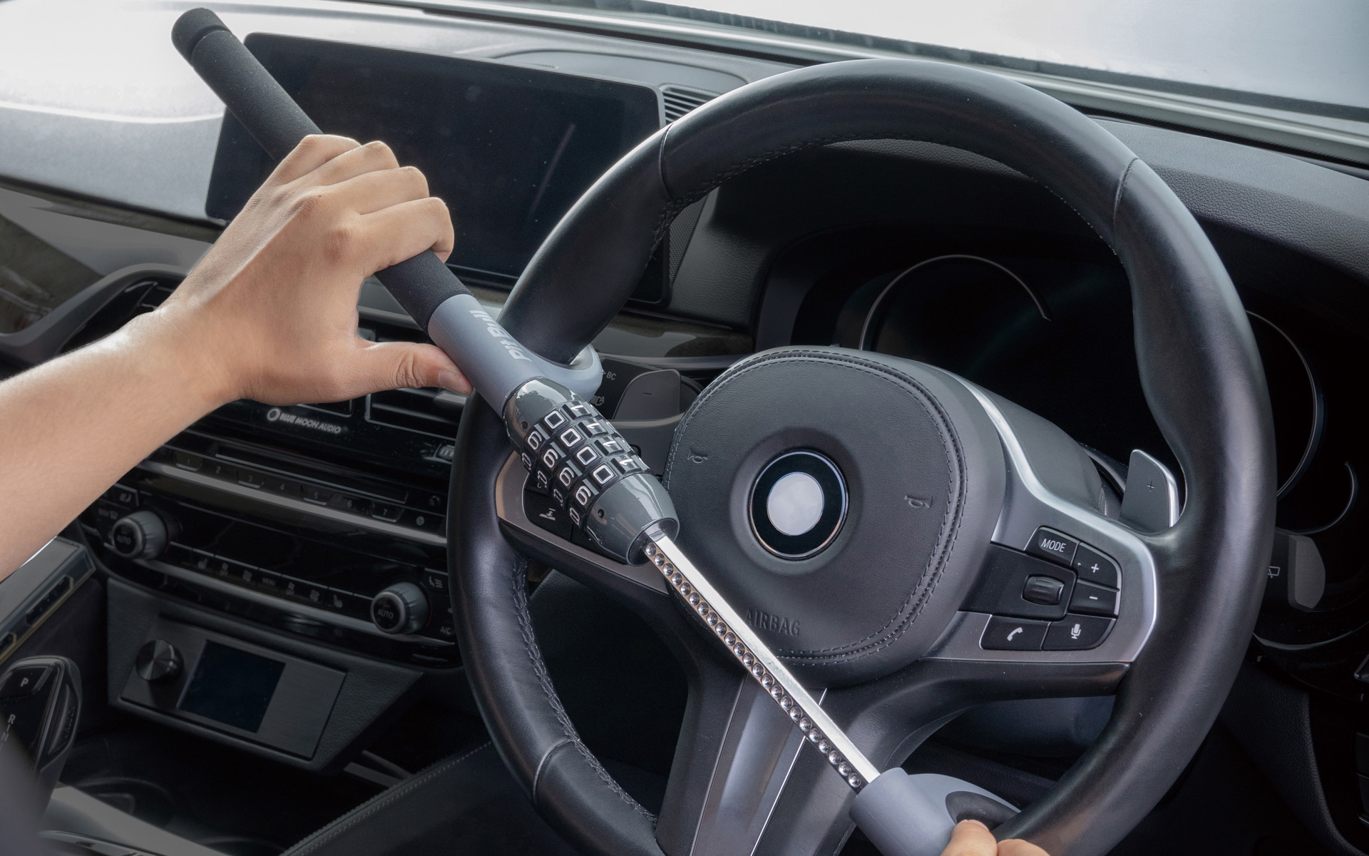 高強度で軽量・コンパクトなハンドルロック「ピットブル ハンドルロック」