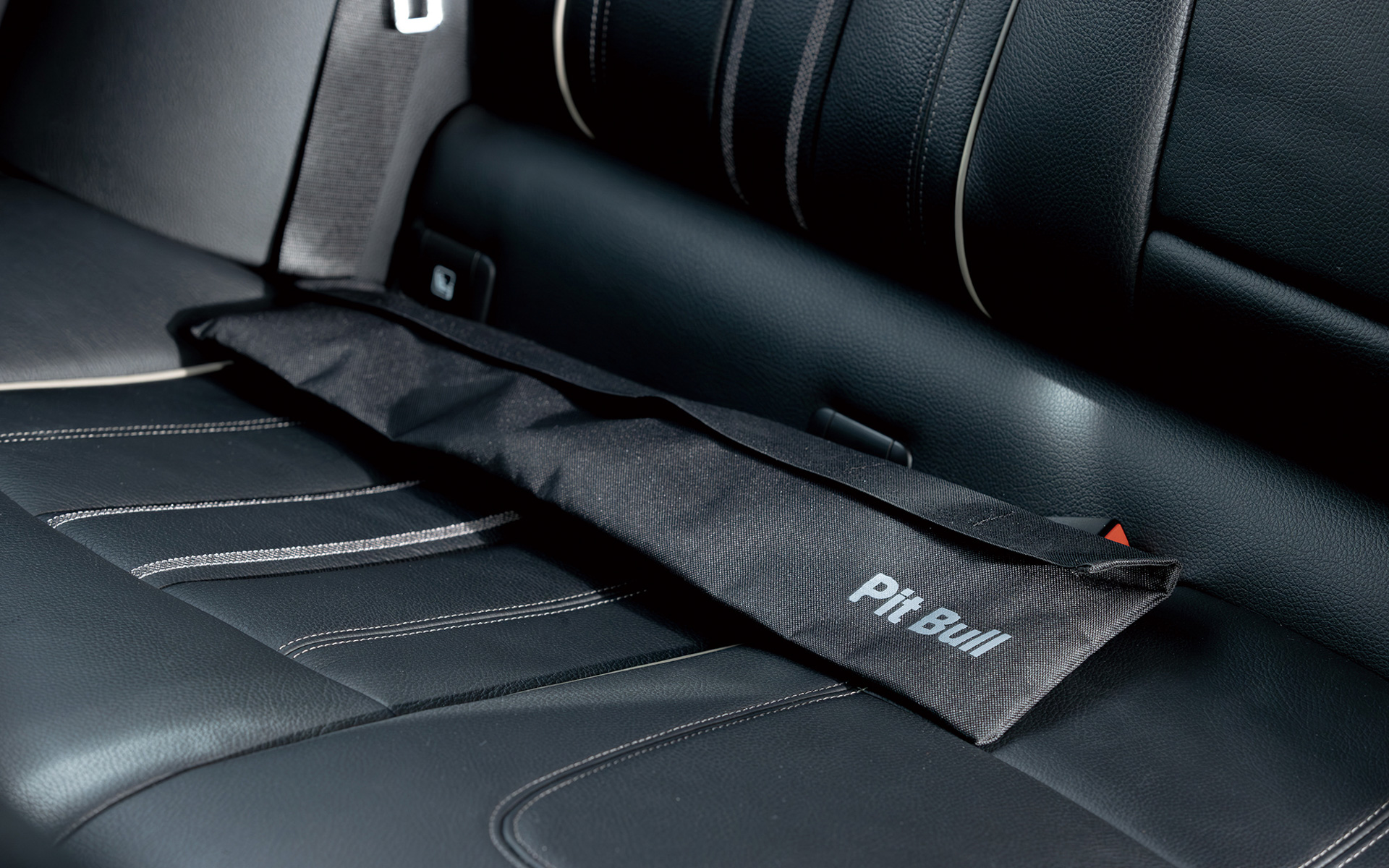 使わない時は専用の収納袋で保管。車載していても目立ちにくい、すっきりとしたシンプルデザインとした