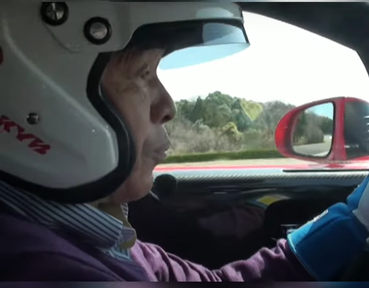 成瀬弘氏（レクサスLFAのメディア向け試乗会の時に撮影）