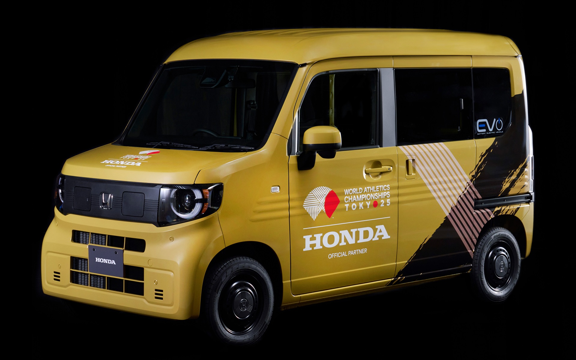 男女マラソンの計時車両として利用される「N-VAN e:」